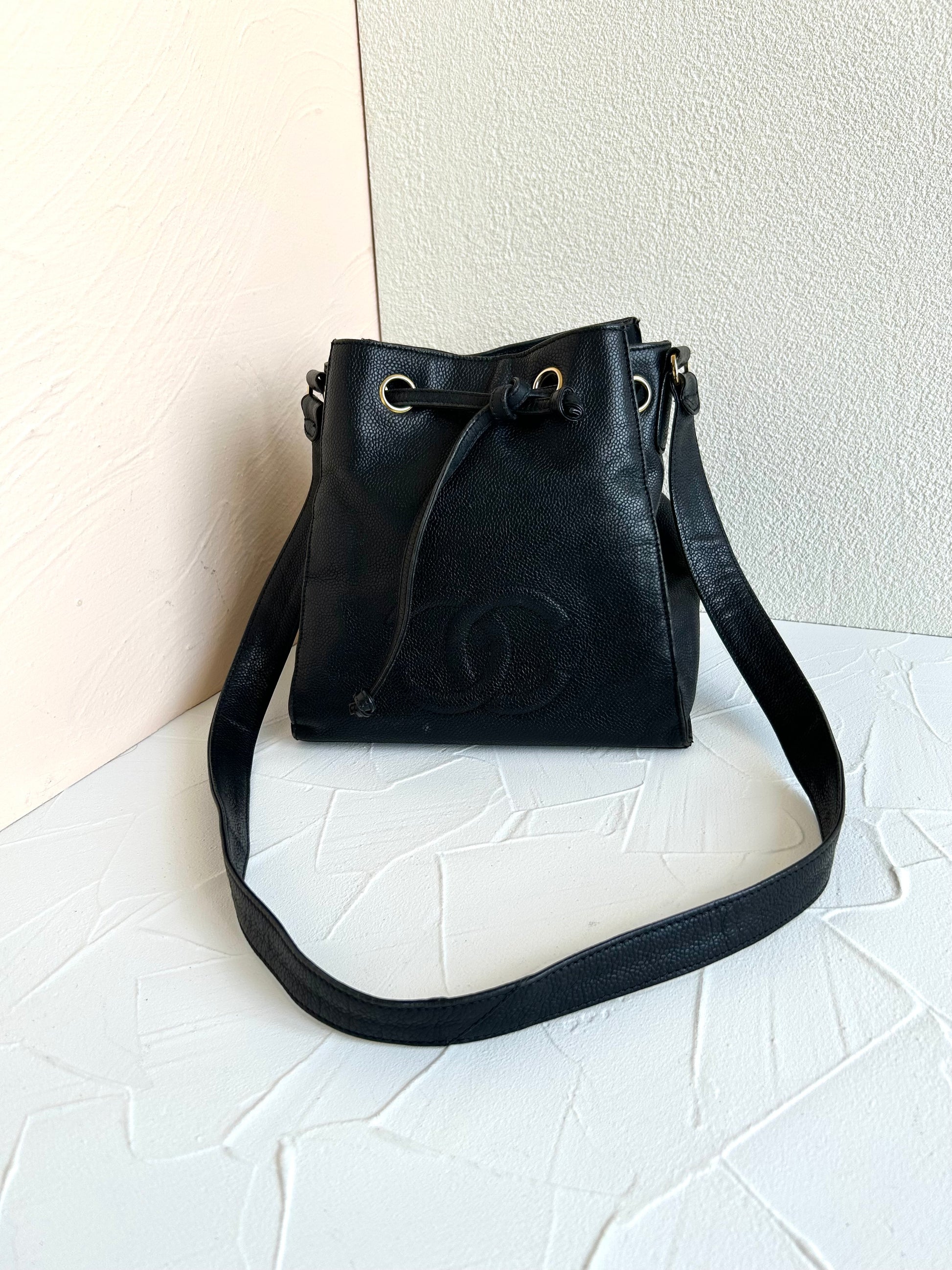 中古二手Chanel黑色魚子醬皮革水桶包/側背包/斜背包