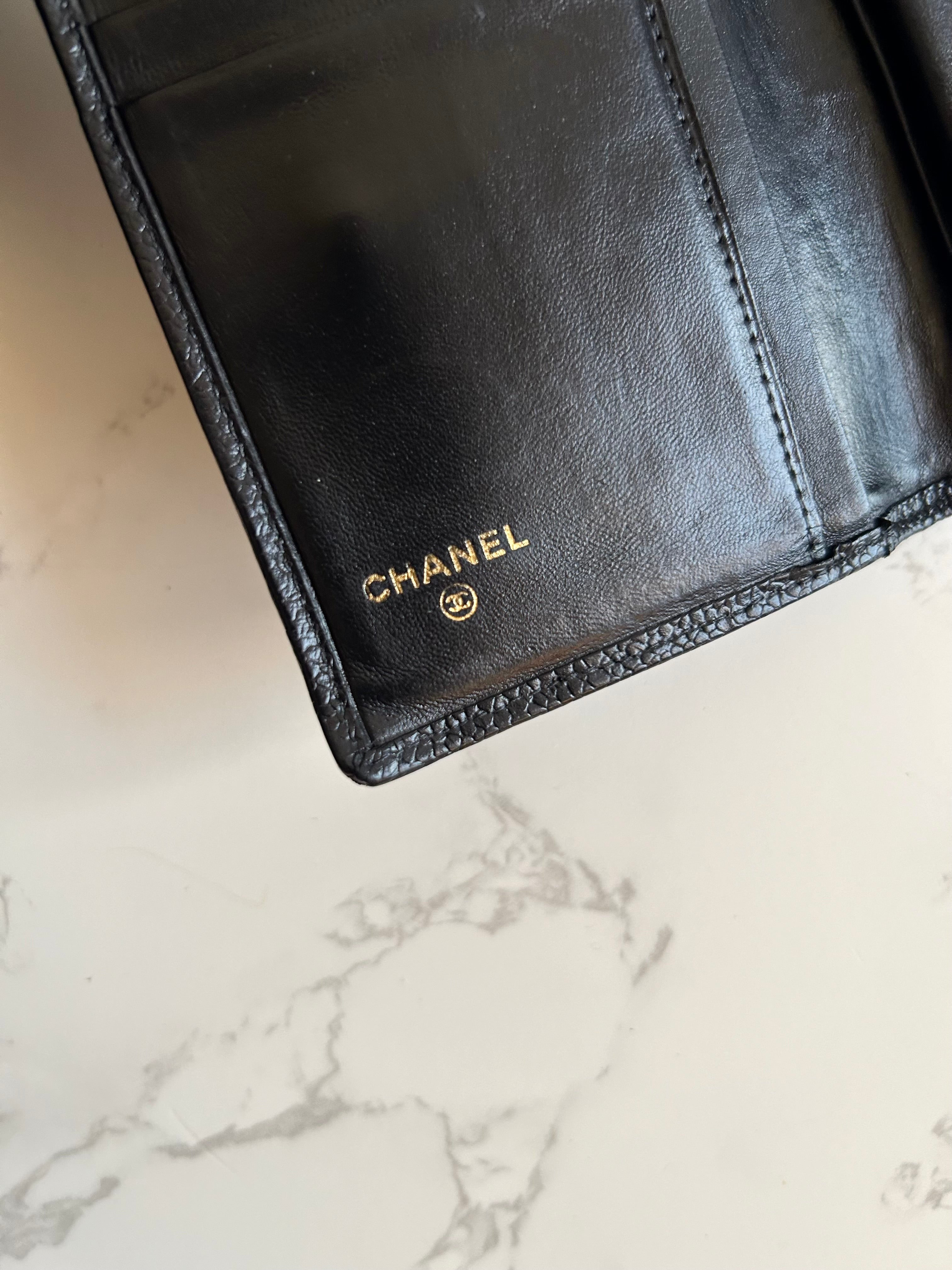 CHANEL rare gold buckle black caviar cowhide leather short wallet / wallet / purse