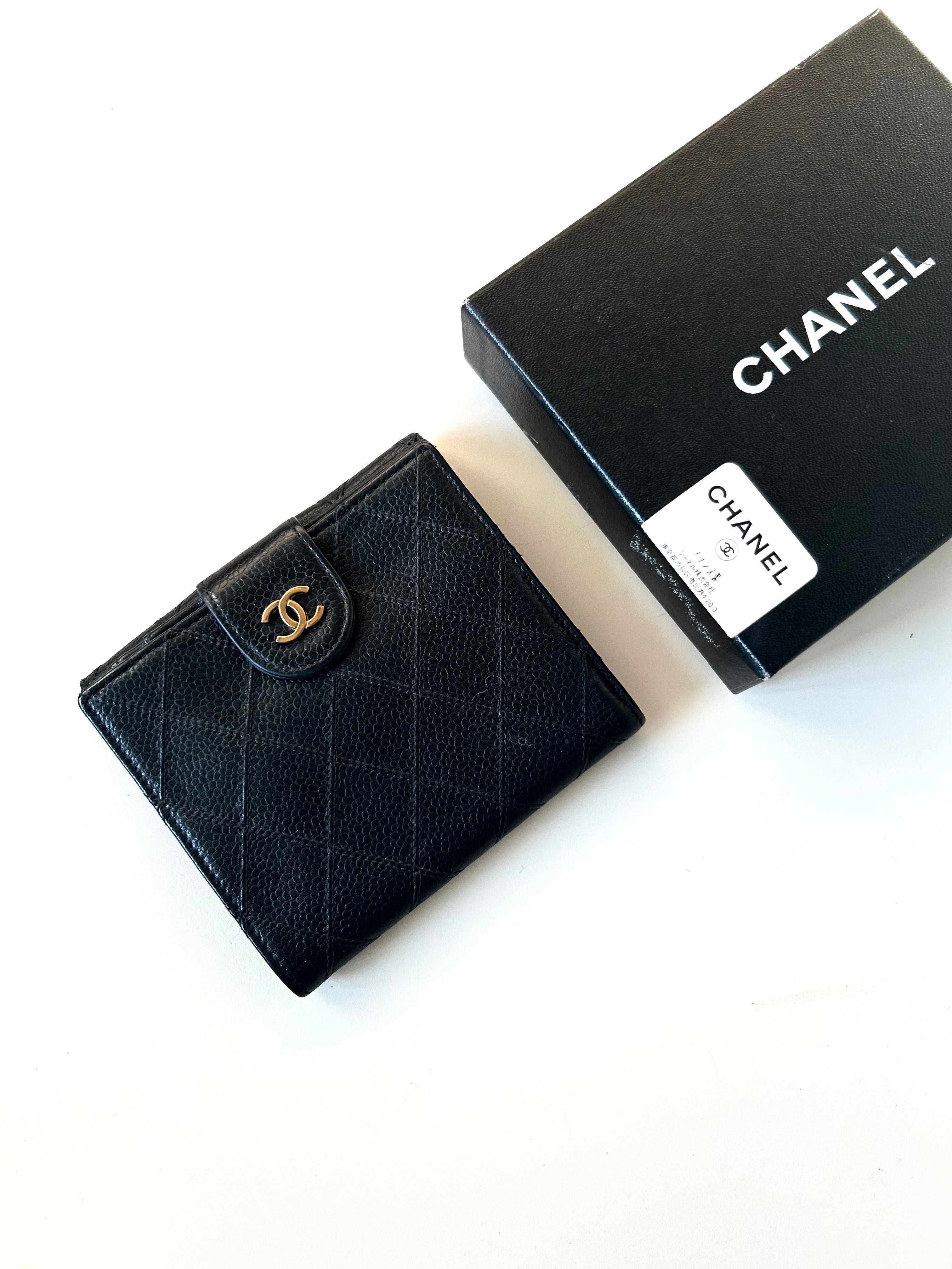 CHANEL rare double-sided gold buckle black caviar cowhide leather short wallet / small wallet / wallet