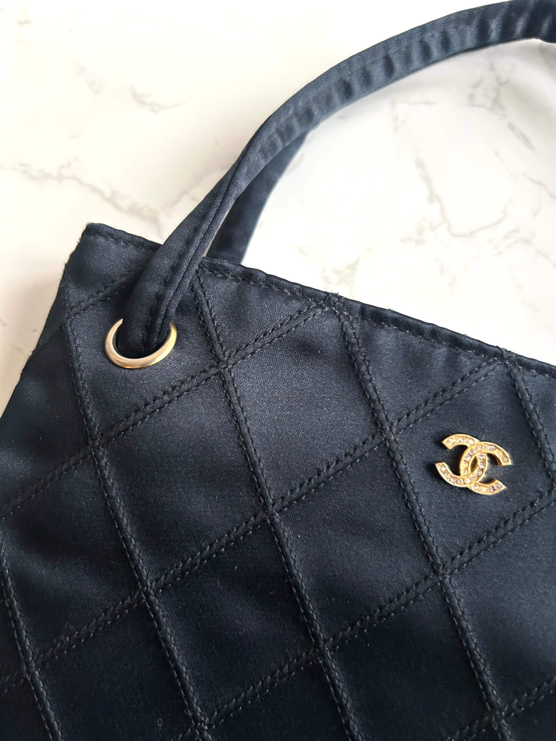 稀有Chanel中古絲絹黑色Matelassé水鑽托特包