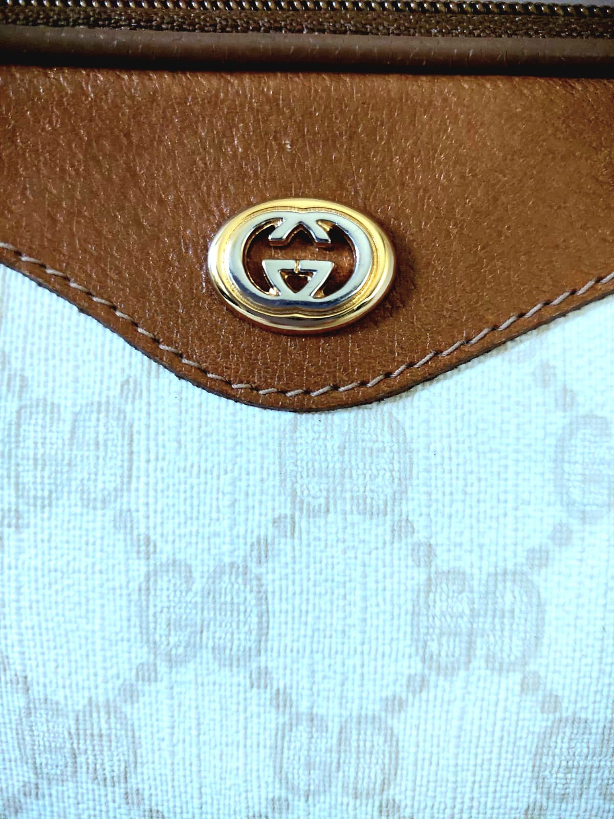 GUCCI rare white coffee color matching leather small bag / side bag / oblique bag