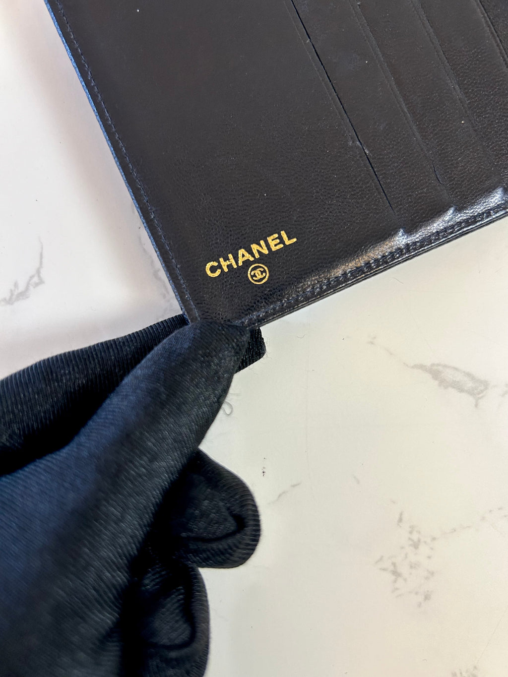CHANEL 稀有黑色魚子醬牛皮皮革兩摺男女短夾/錢包/銀包