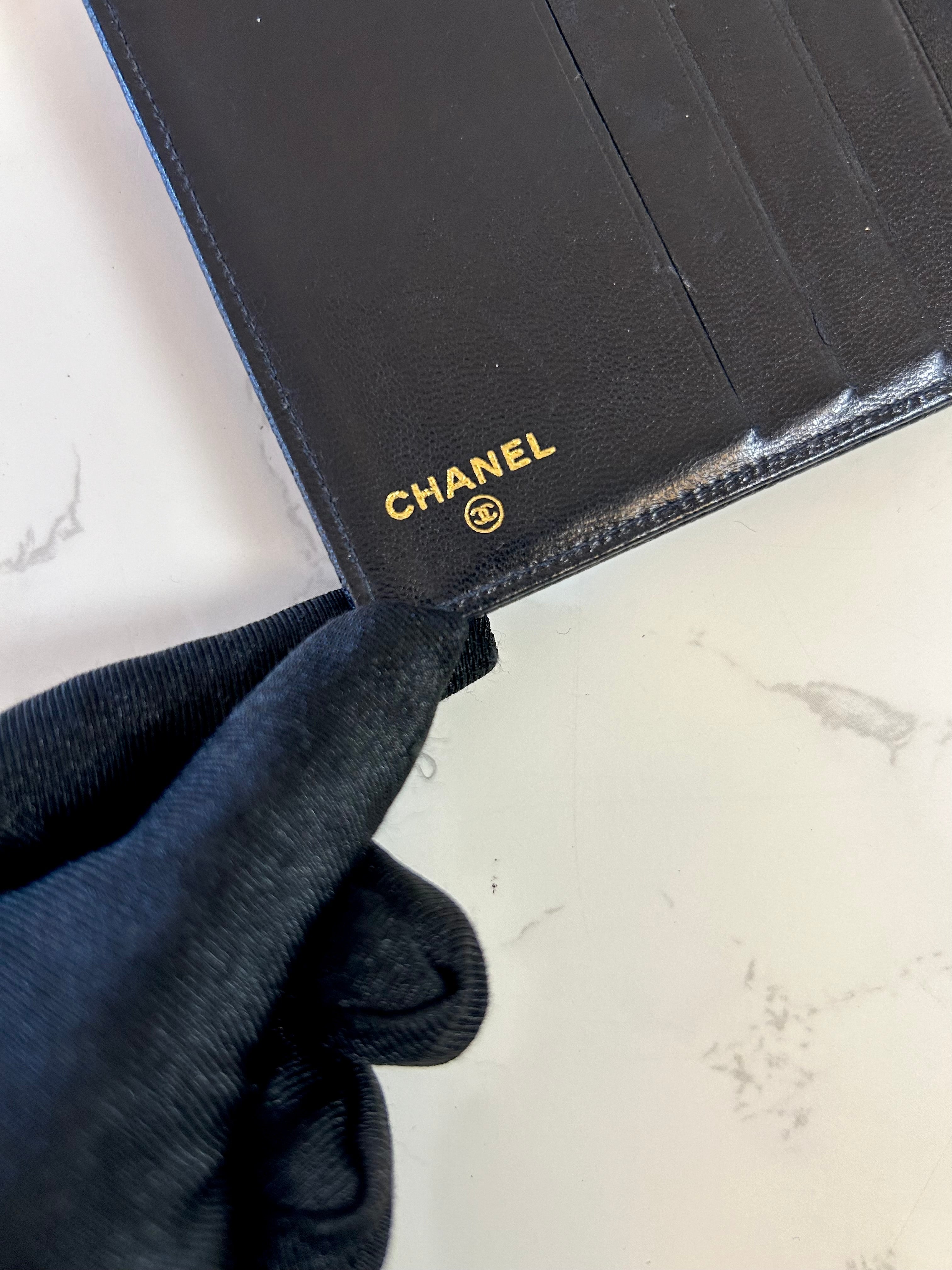 CHANEL rare black caviar cowhide leather bi-fold short wallet/wallet/purse for men and women