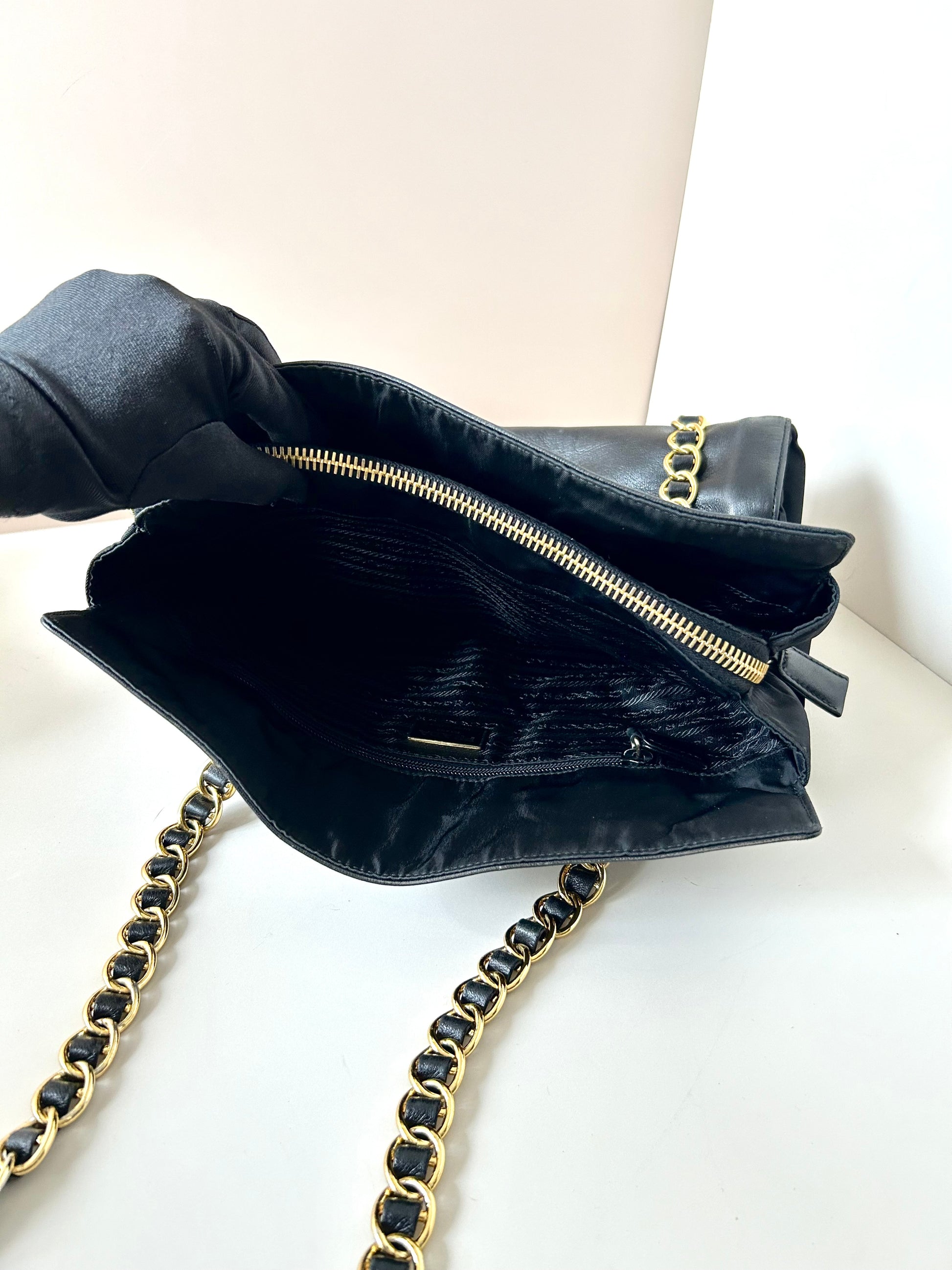 PRADA 稀有黑色刻印金色鏈條托特單肩包/側背包