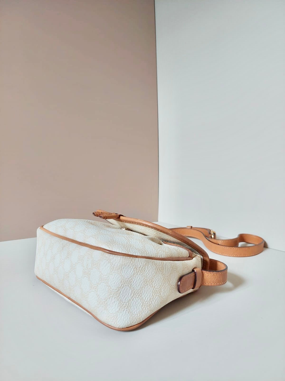 CELINE rare white old flower mini pumpkin leather side bag / oblique bag