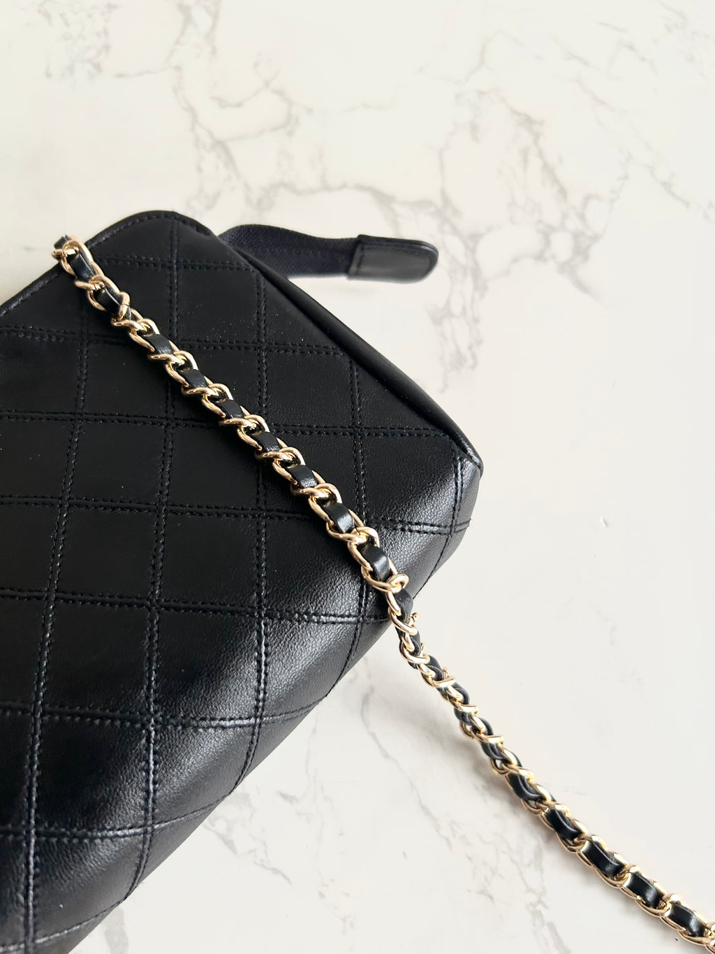 Chanel 黑色小羊皮革Matelassé斜背包/單肩包/側背包