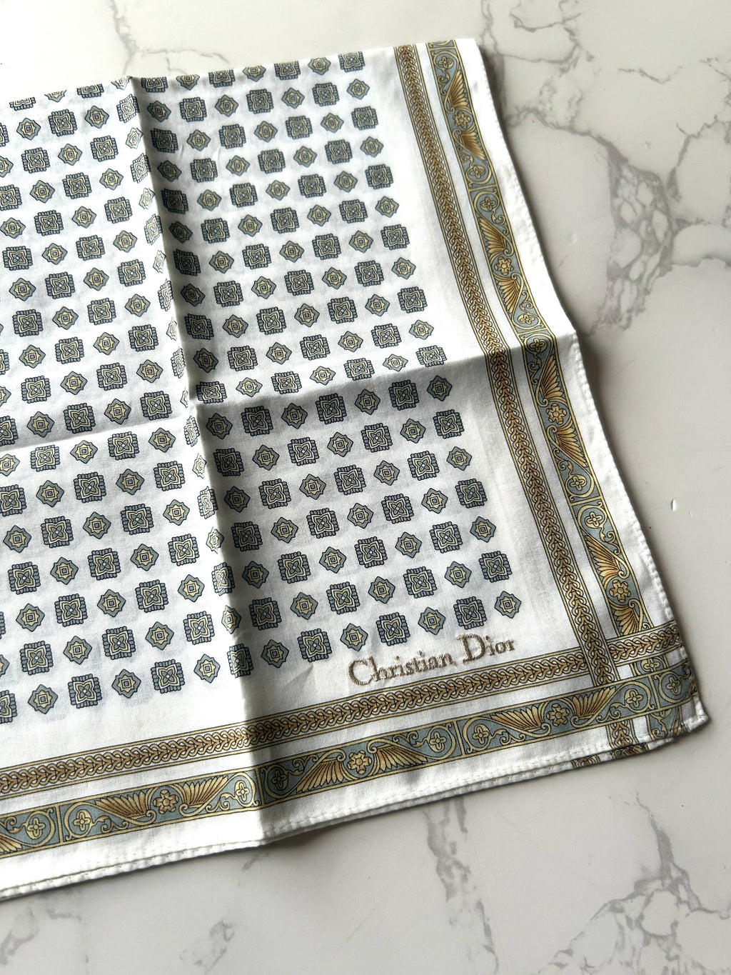 DIOR / FENDI中古方型絲巾（約46x46cm)或配件（隨機款式）· 新春禮品