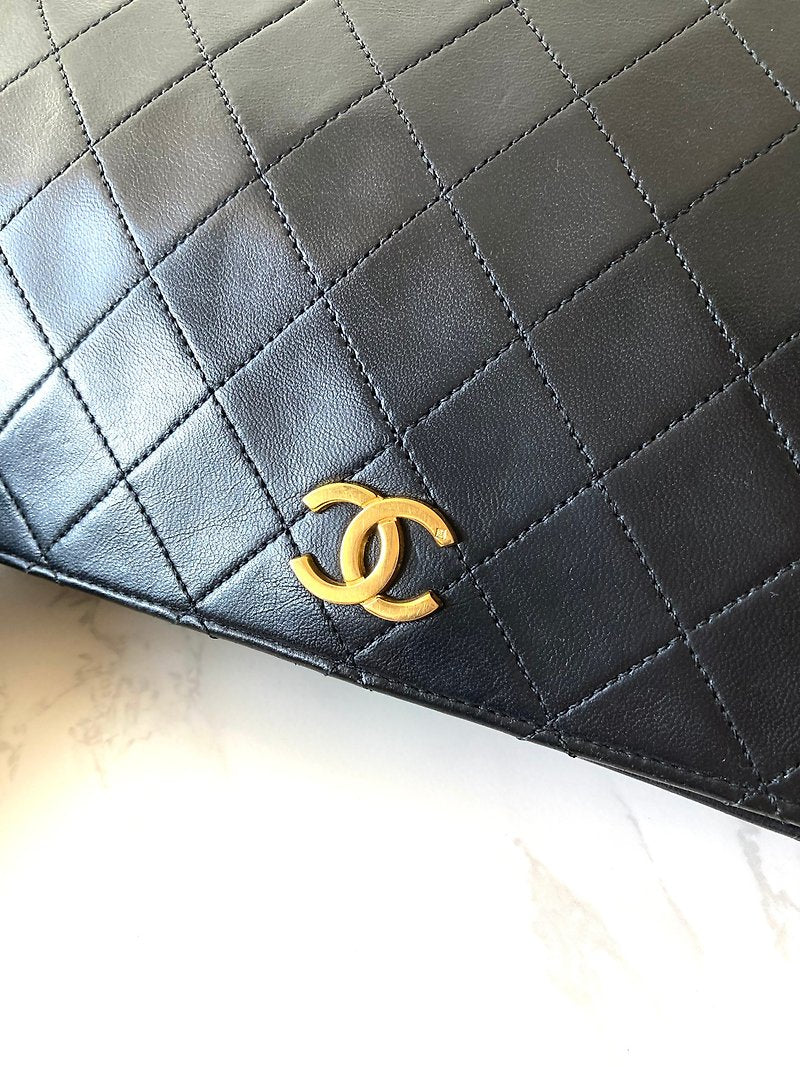 CHANEL classic black gold buckle 24cm Full Flap chain small bag/side backpack/shoulder bag