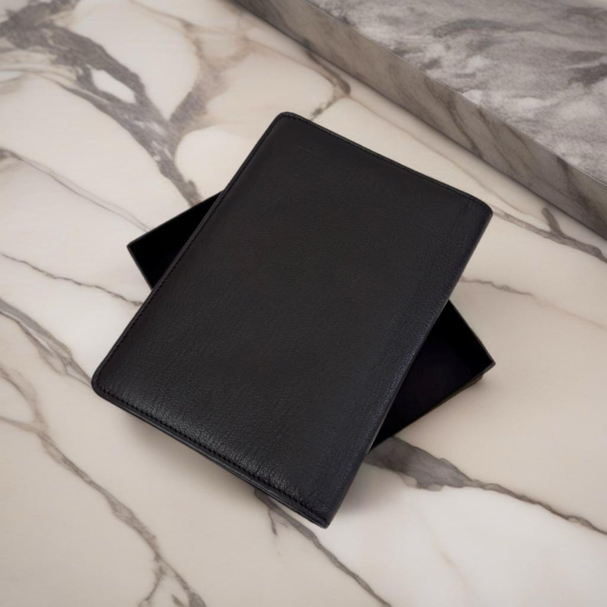 CHANEL rare black gold label short and medium wallet/wallet/passport holder