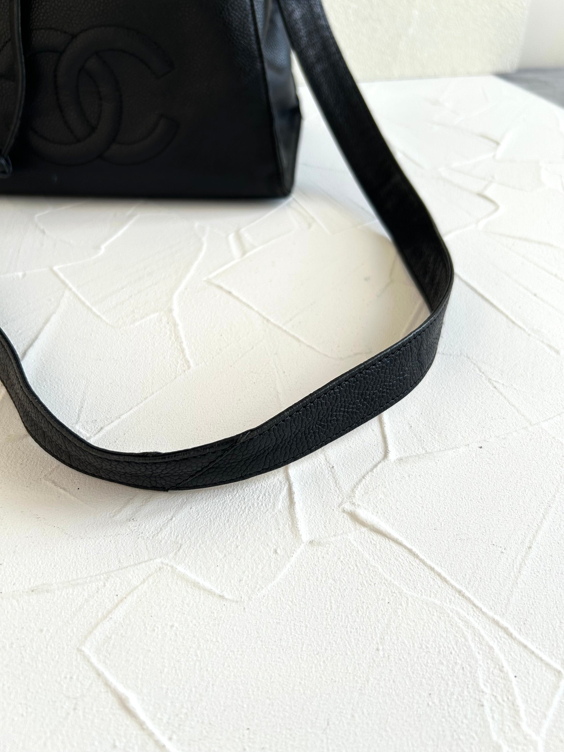 中古二手Chanel黑色魚子醬皮革水桶包/側背包/斜背包