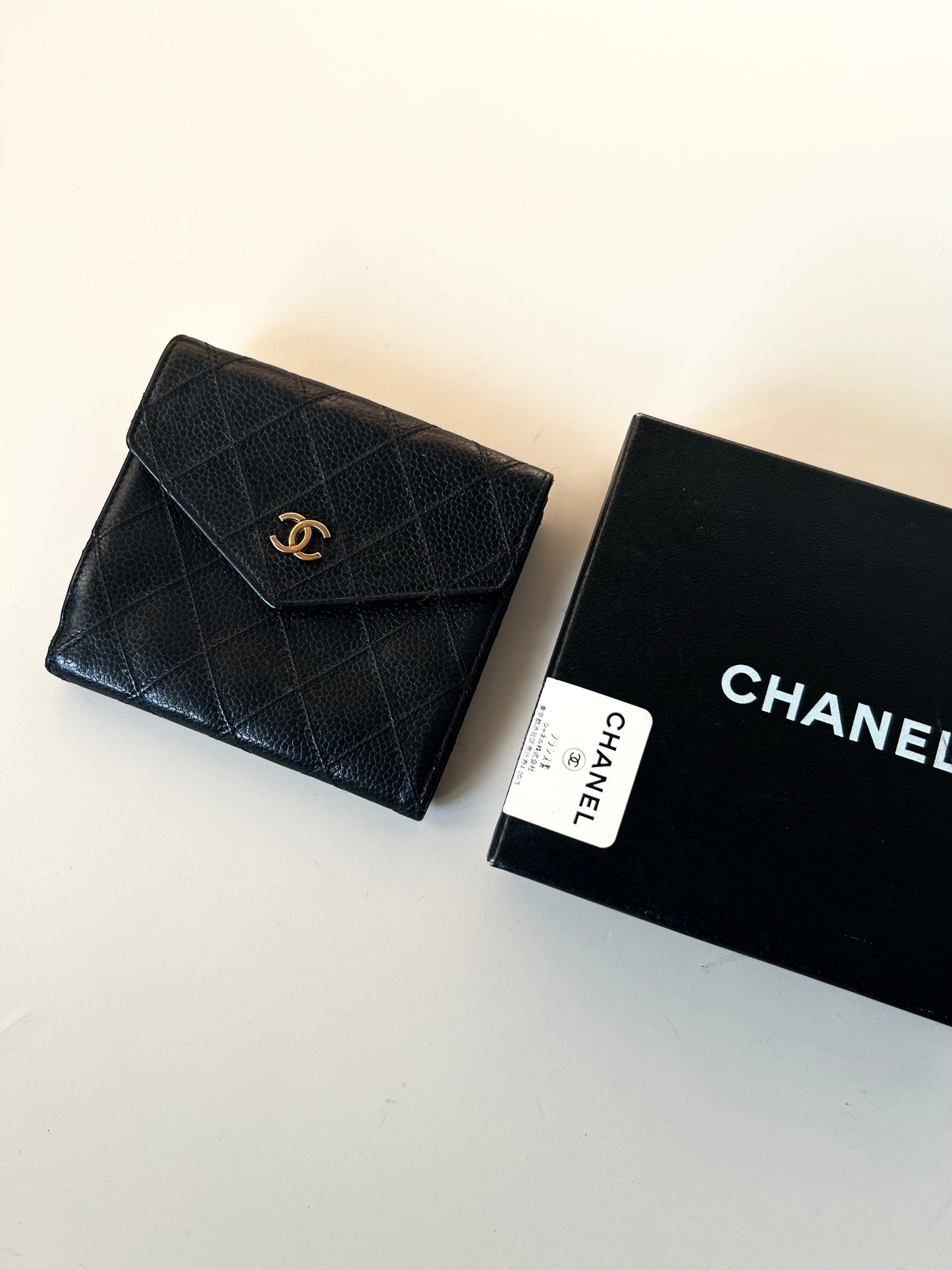 CHANEL 稀有雙面金扣黑色魚子醬牛皮皮革短夾/小錢包/銀包