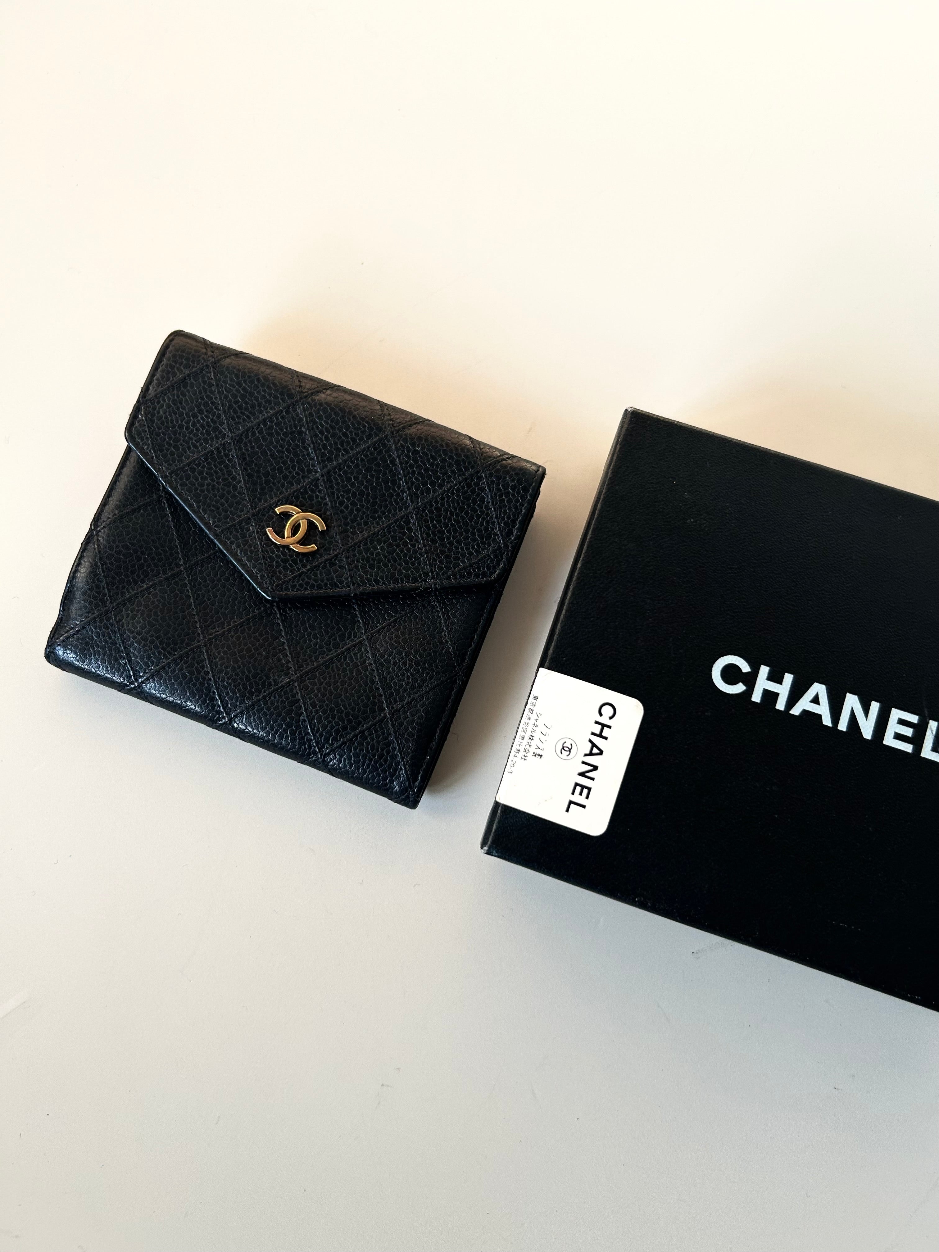 CHANEL rare double-sided gold buckle black caviar cowhide leather short wallet / small wallet / wallet