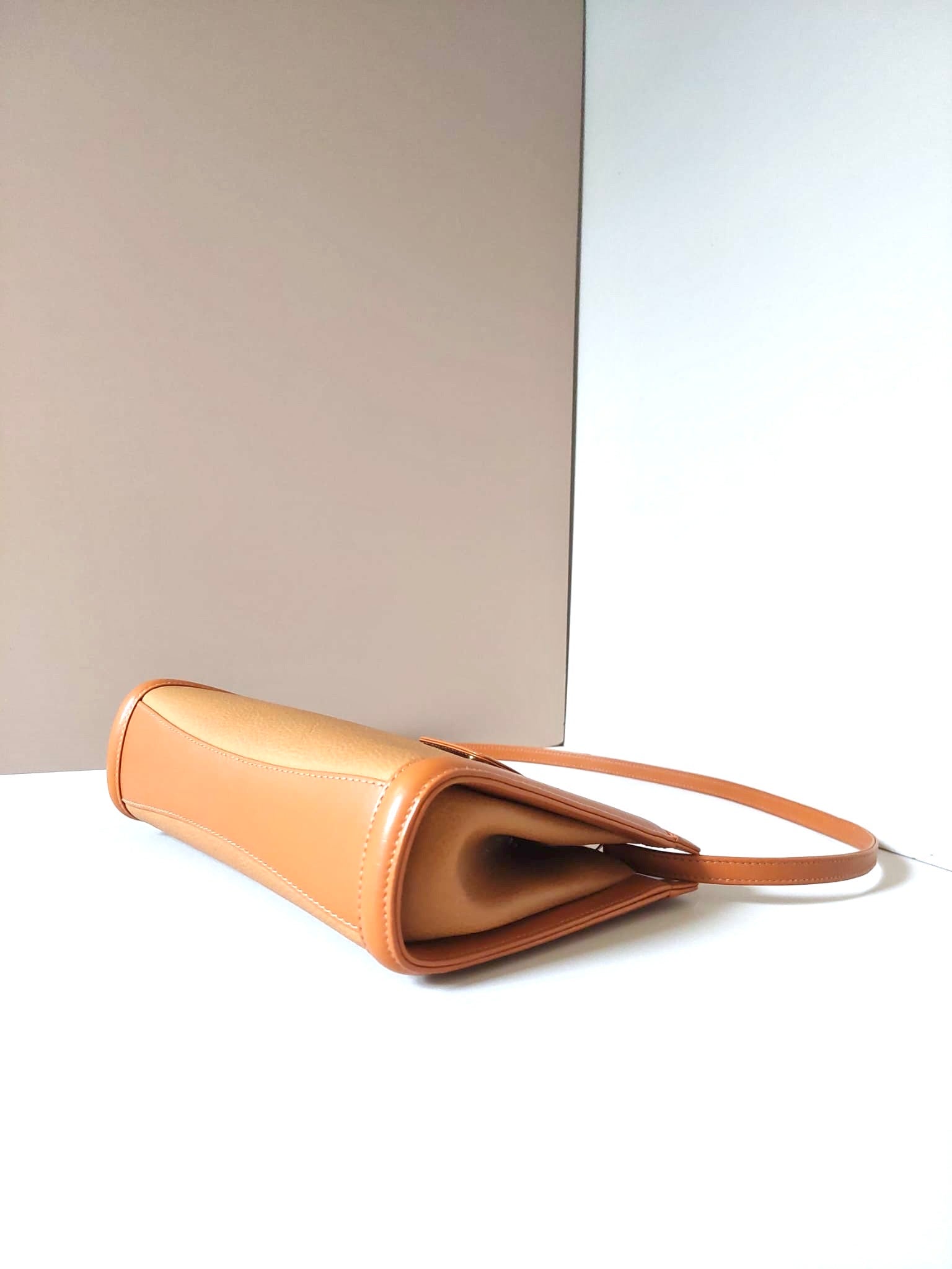 GUCCI rare caramel coffee color matching leather small bag/side bag/crossbody bag/clutch bag