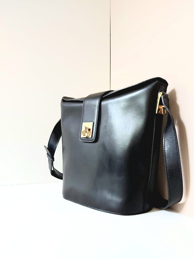 CELINE rare black small gold ring cowhide leather French fry small bag / side bag / oblique bag