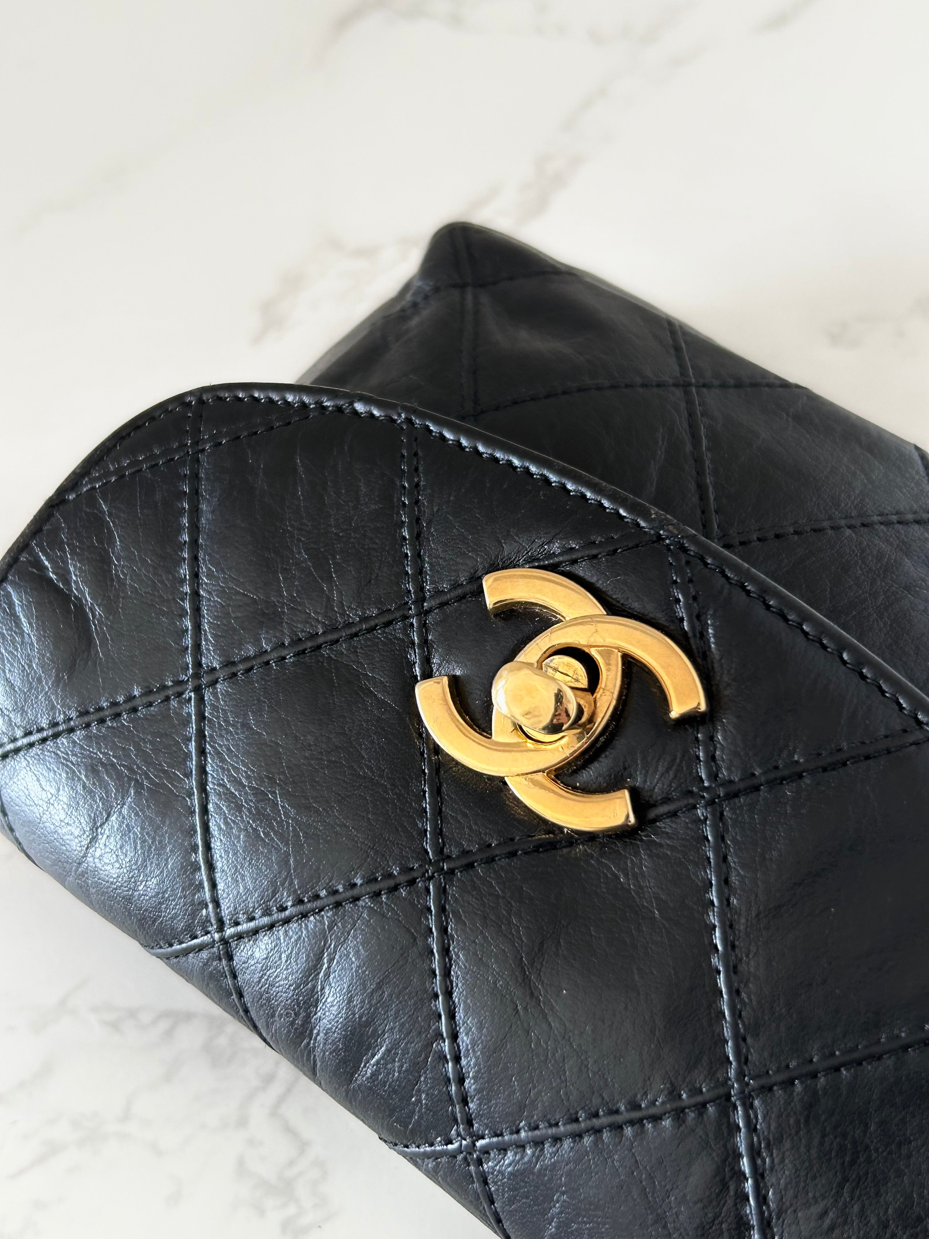 CHANEL rare black leather rotating buckle belt bag/side bag/clutch bag