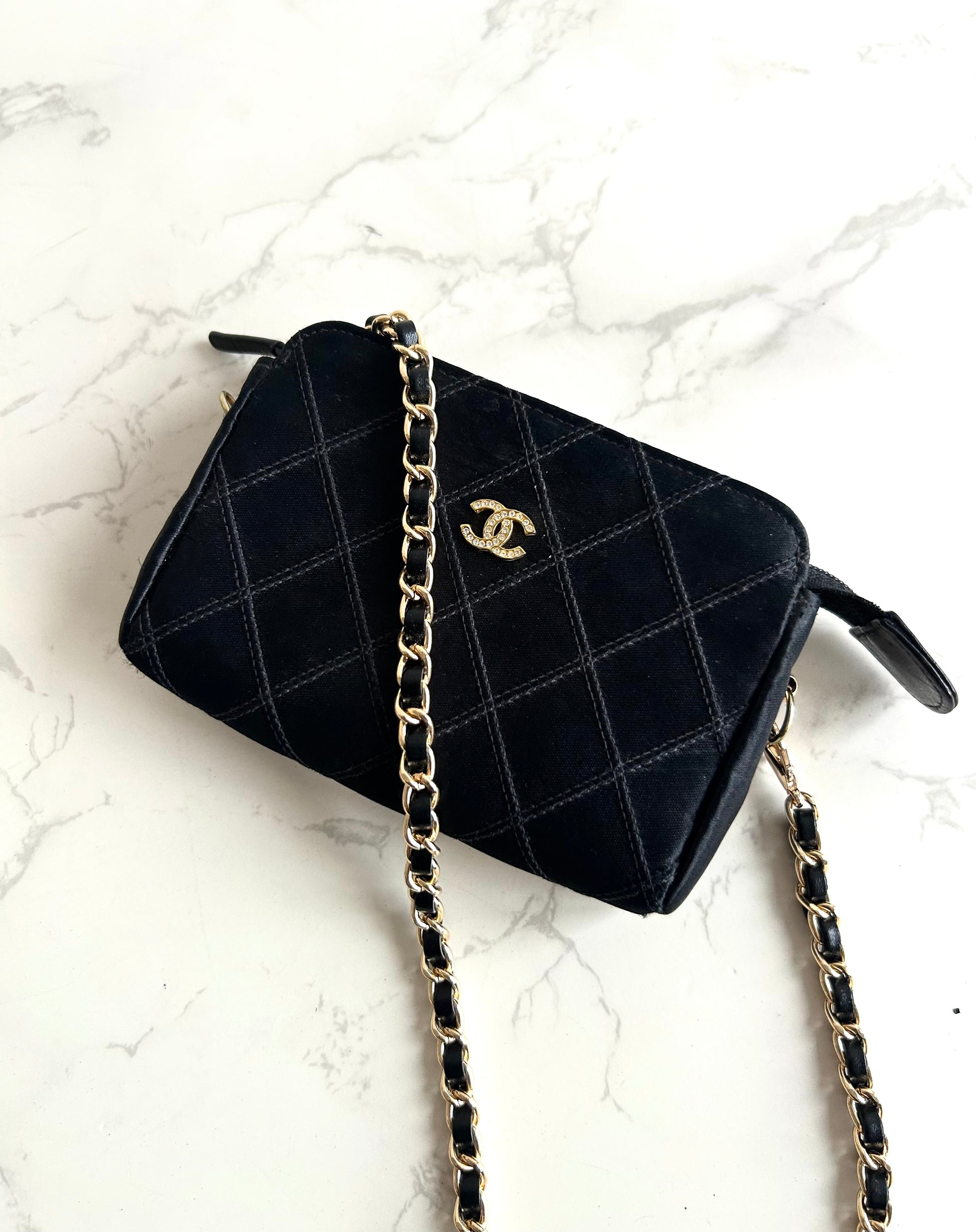 稀有Chanel 黑金色水鑽絲絹包/側背包/斜背包