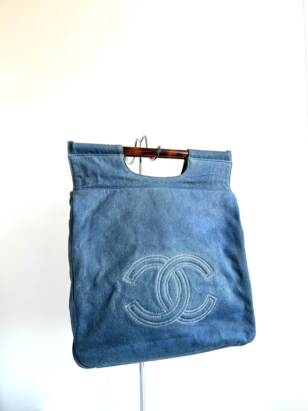 Rare CHANEL denim tortoise shell handle tote bag/handbag