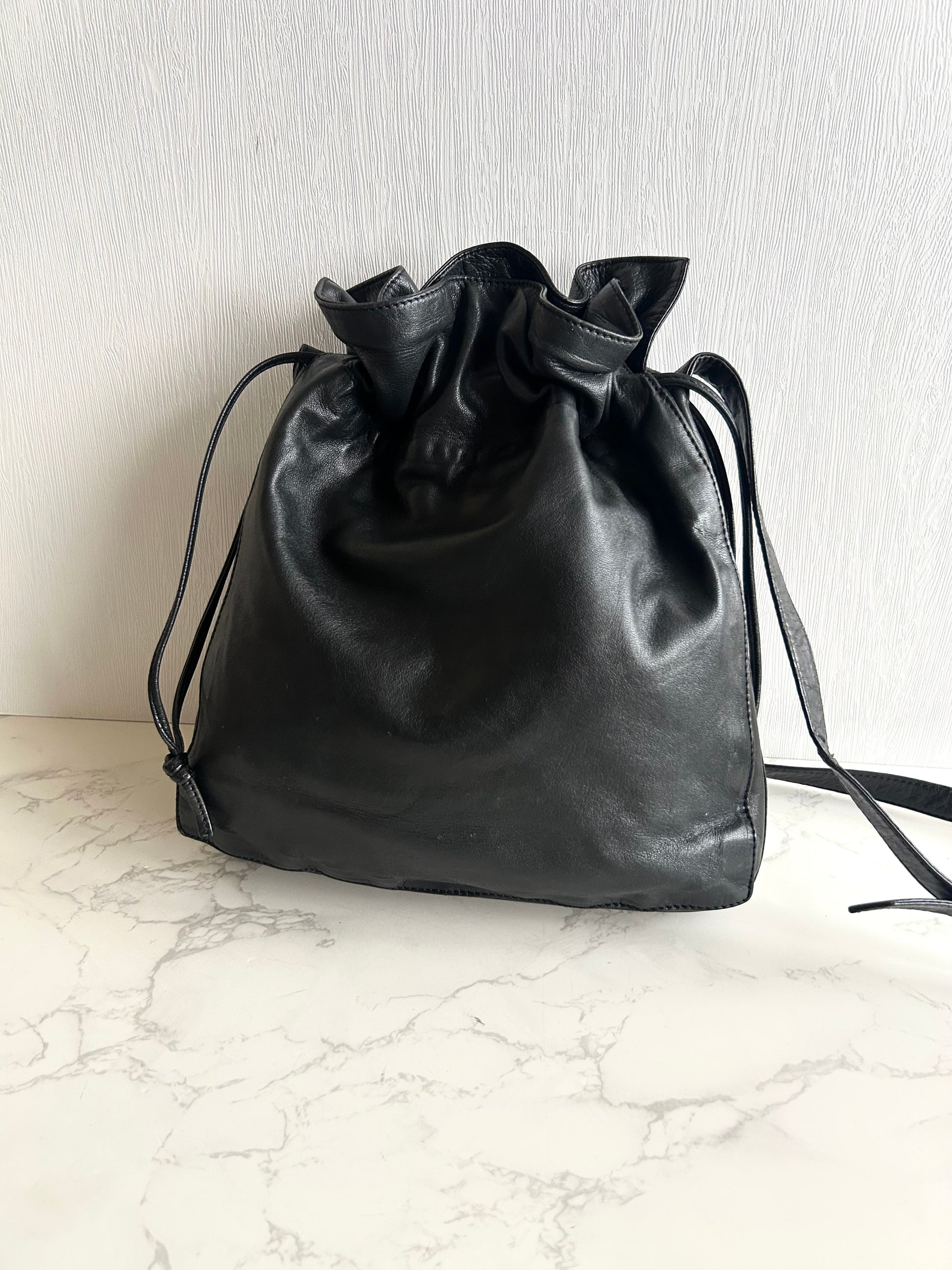 Loewe 黑色納帕皮革抽繩包 側背包 斜背包