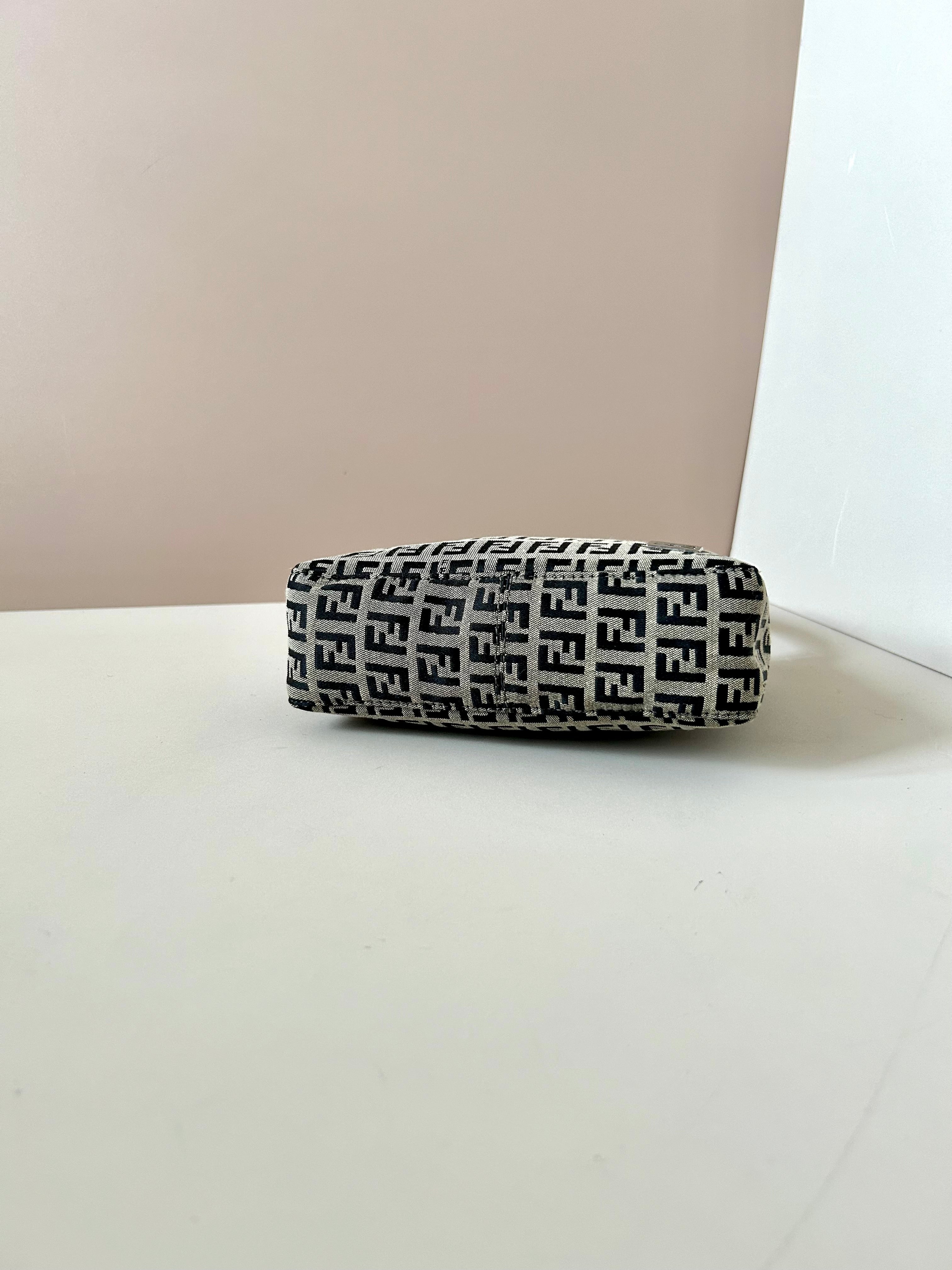 FENDI Zucchino blue and black old flower silver buckle small lunch box bag/underarm bag/side backpack