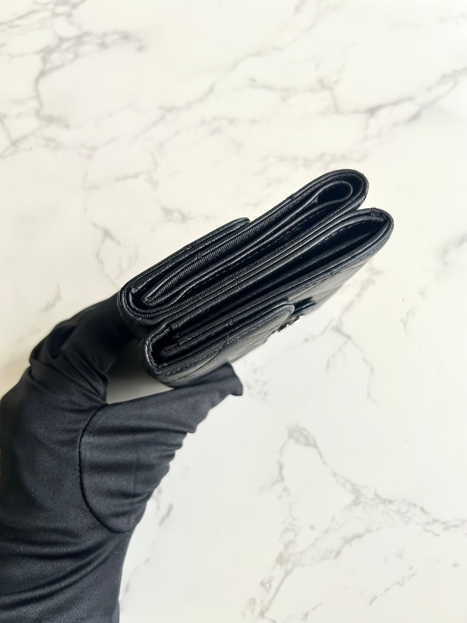 中古Chanel雙面黑銀色小羊皮革短夾 短錢包