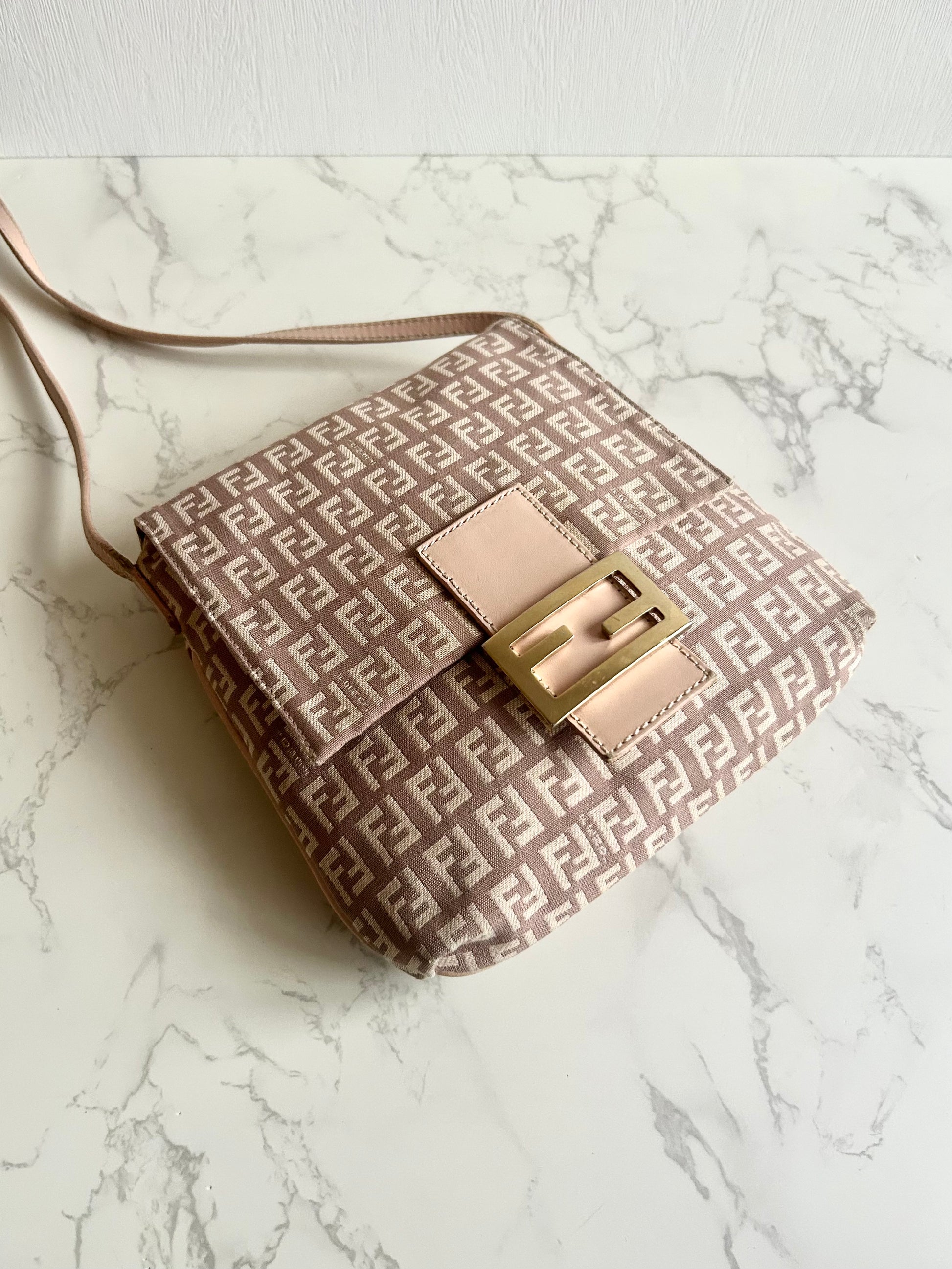 FENDI 稀有Zucca粉紅色老花銀扣豆腐包/側背包/斜背包