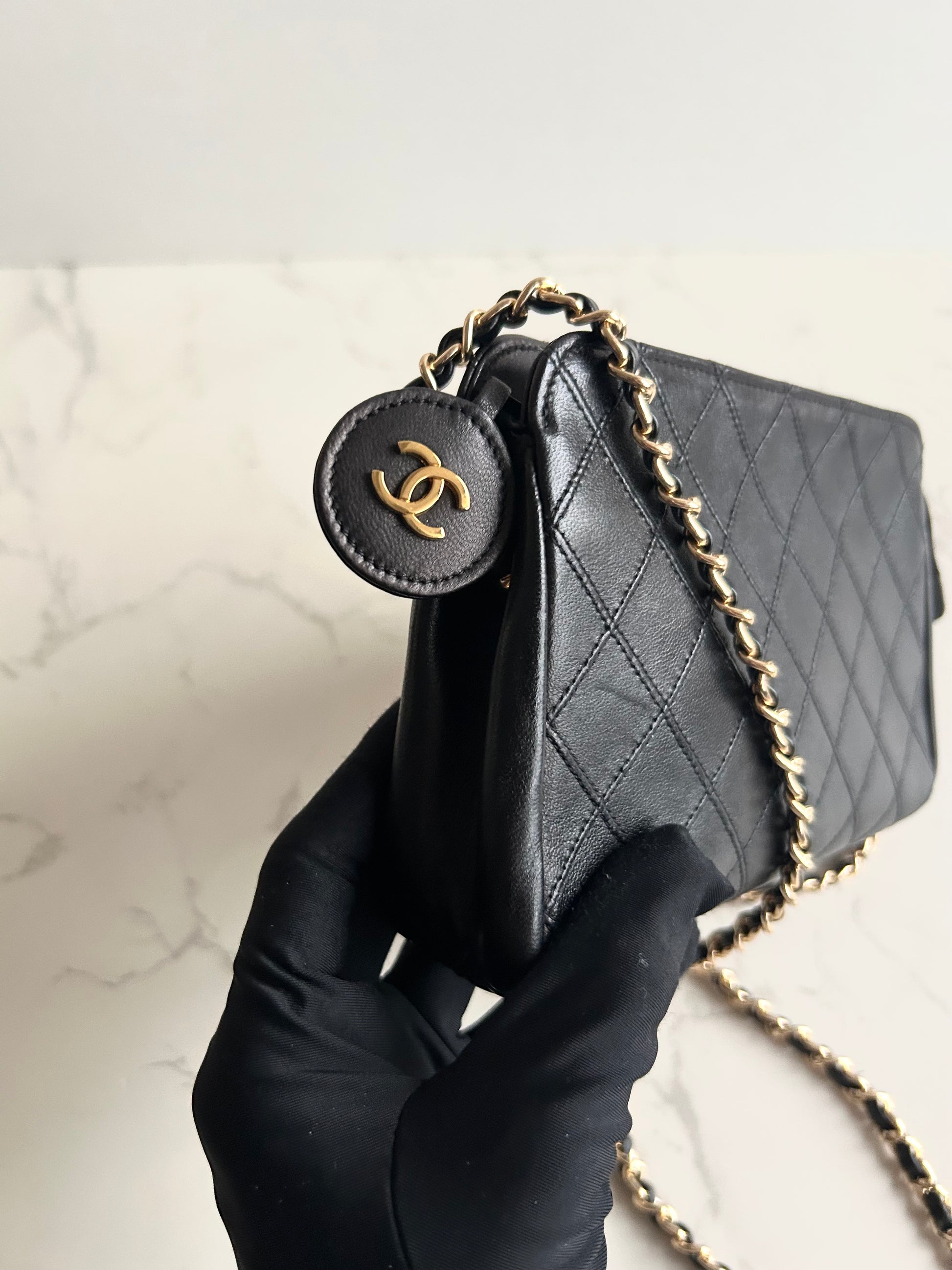 Chanel 黑色小羊皮革Matelassé斜背包/單肩包/側背包