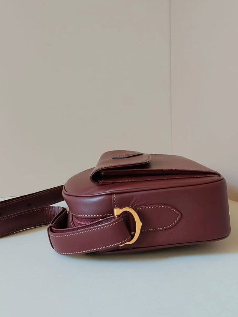 CARTIER MUST DE rare burgundy red flap small crossbody bag / side bag / shoulder bag