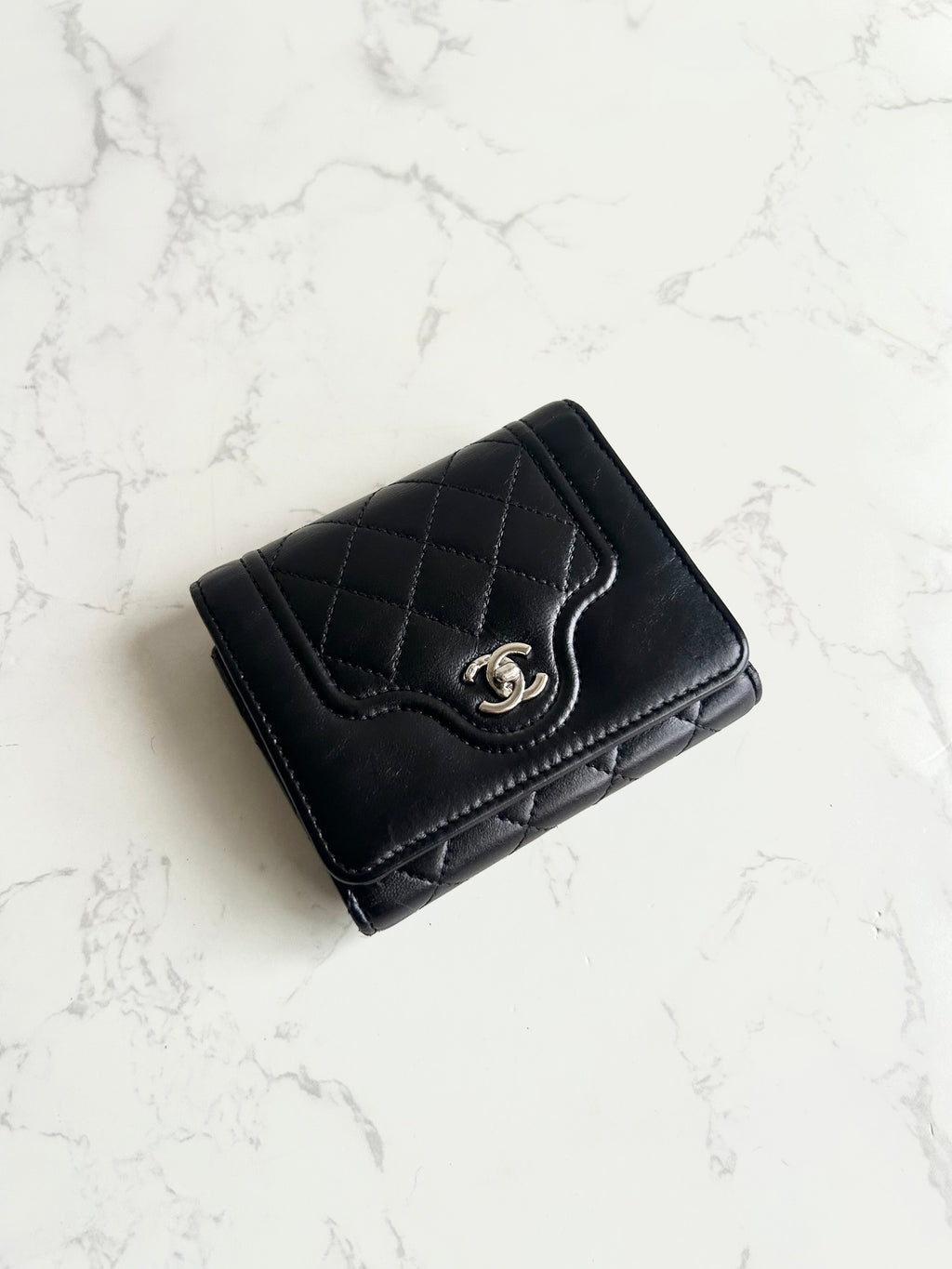 Chanel 黑色Matelasse銀扣皮革短夾 錢包 皮夾