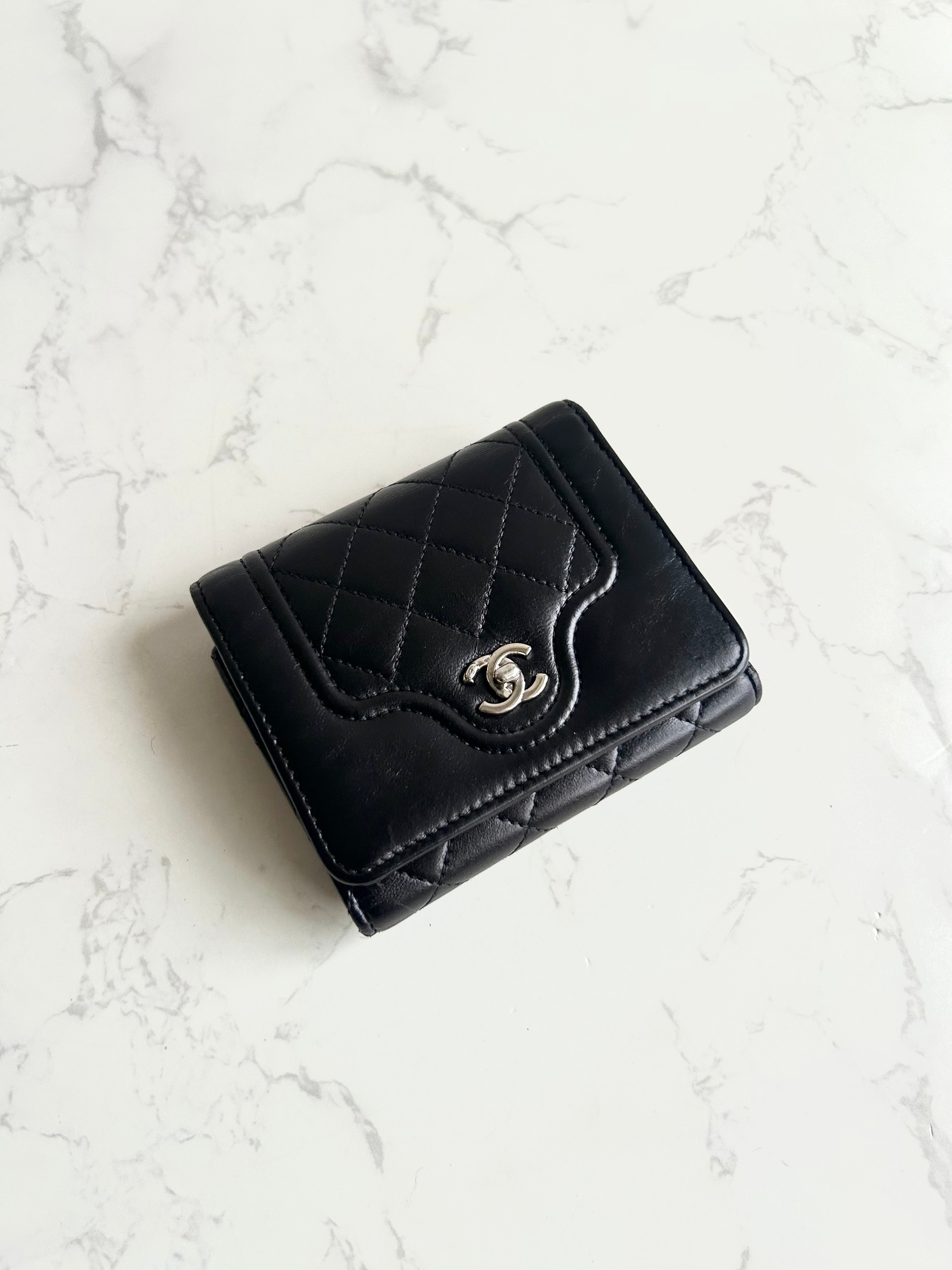 Chanel 黑色Matelasse銀扣皮革短夾 錢包 皮夾