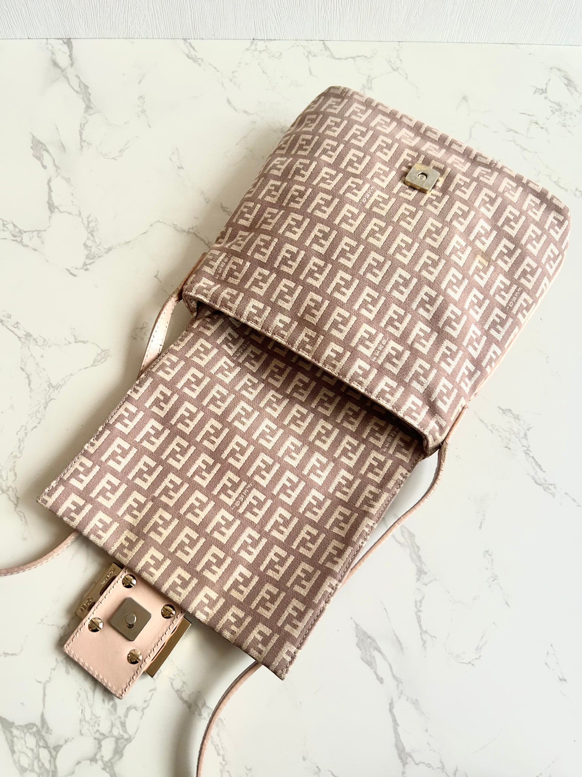 FENDI 稀有Zucca粉紅色老花銀扣豆腐包/側背包/斜背包