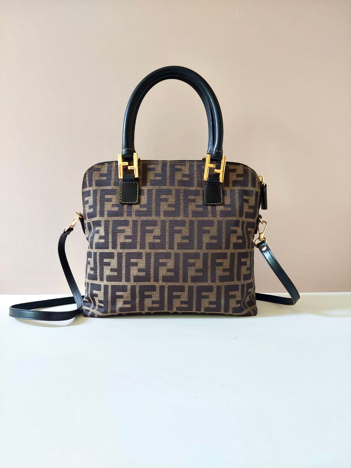 FENDI Zucchino coffee with black old flower gold buckle shell dual-purpose bag/side bag/oblique bag
