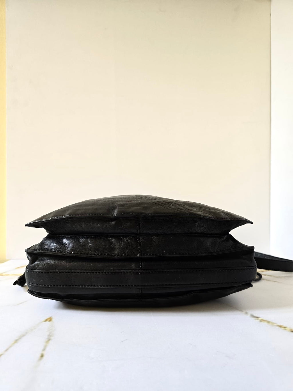 Loewe 黑金色Anagram納帕皮革水桶包 側背包 斜背包