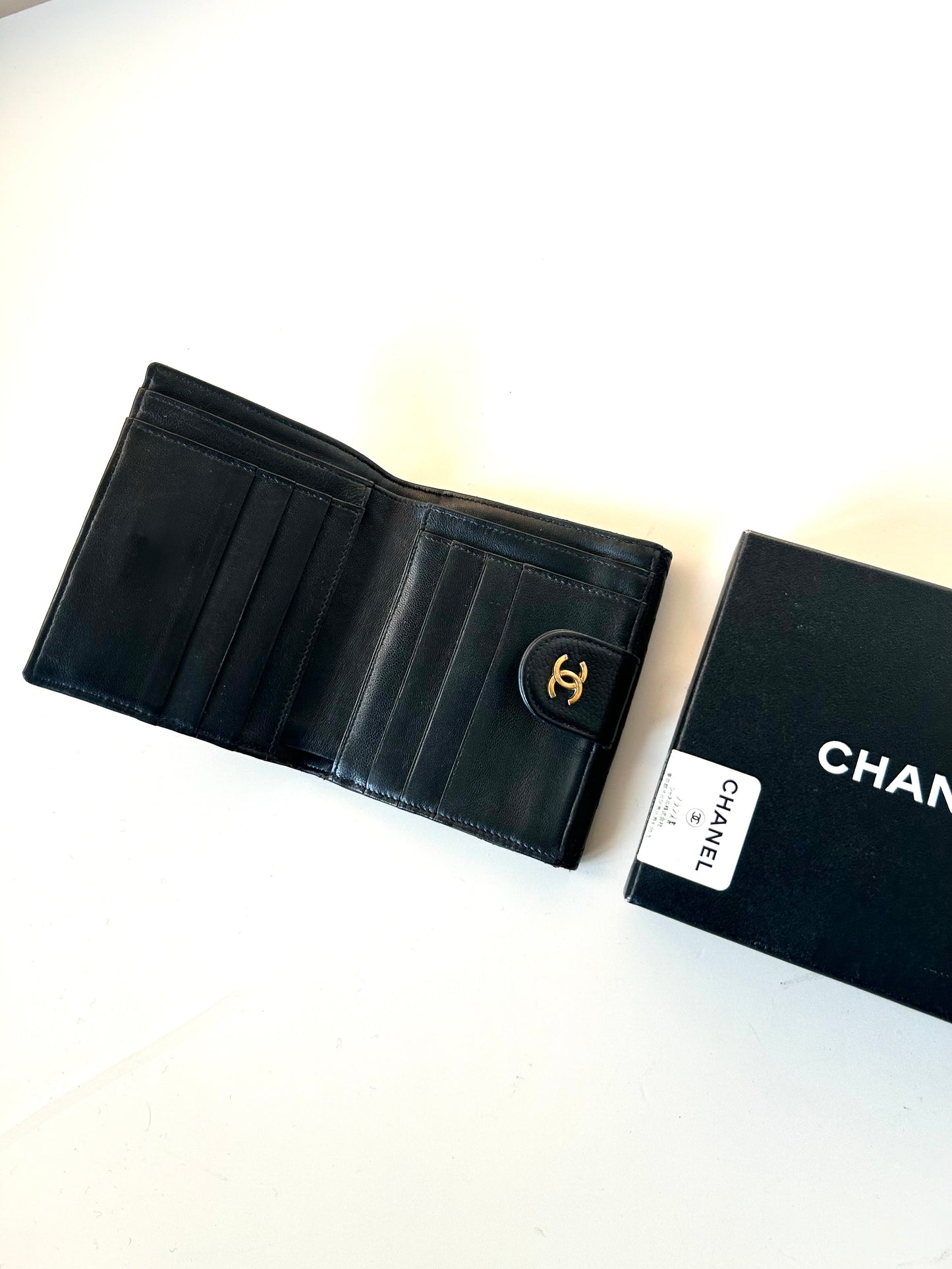 CHANEL 稀有雙面金扣黑色魚子醬牛皮皮革短夾/小錢包/銀包