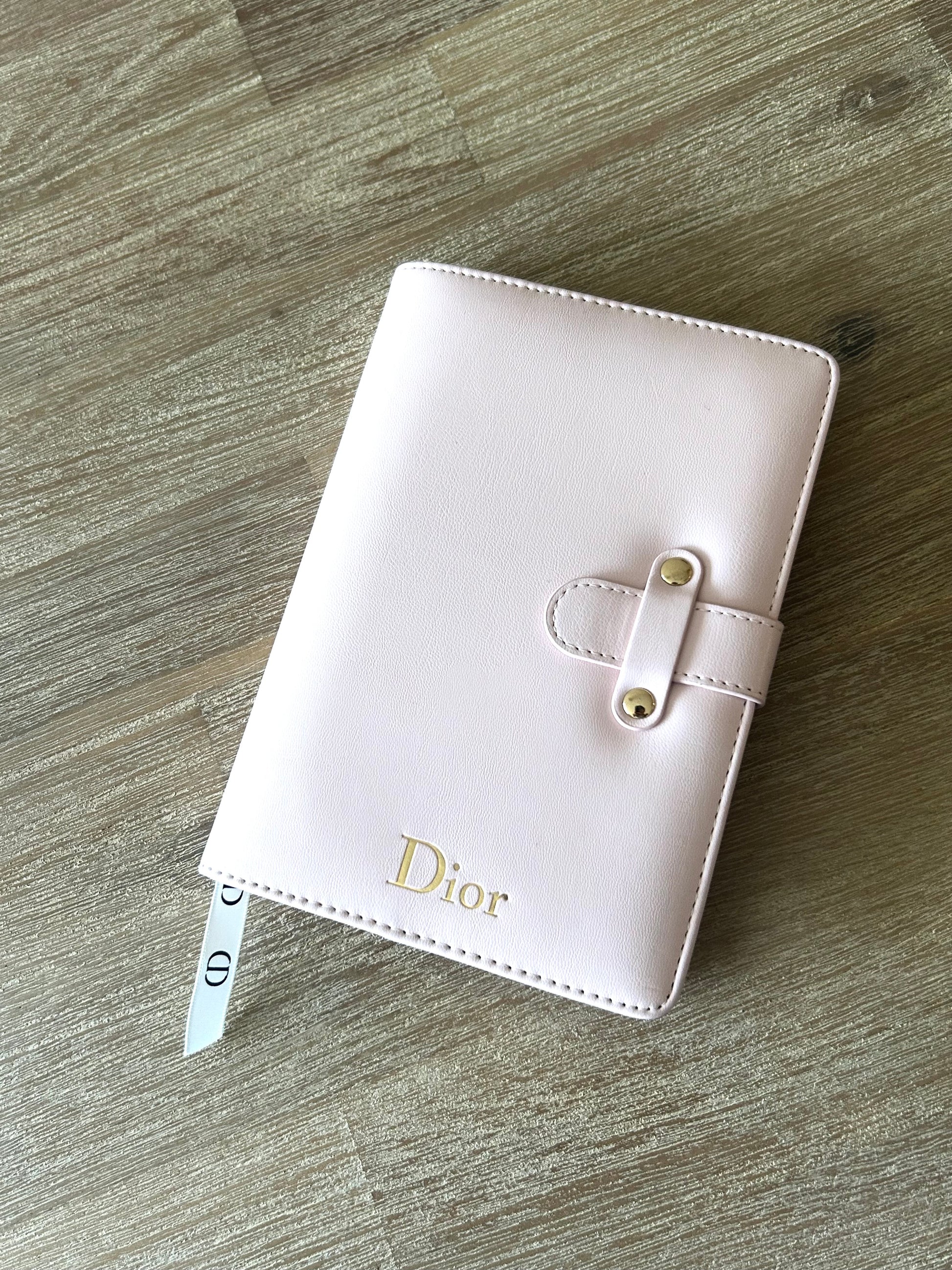 女神節滿額 HKD$3888贈品 - CHRISTIAN DIOR 粉紅便攜筆記簿