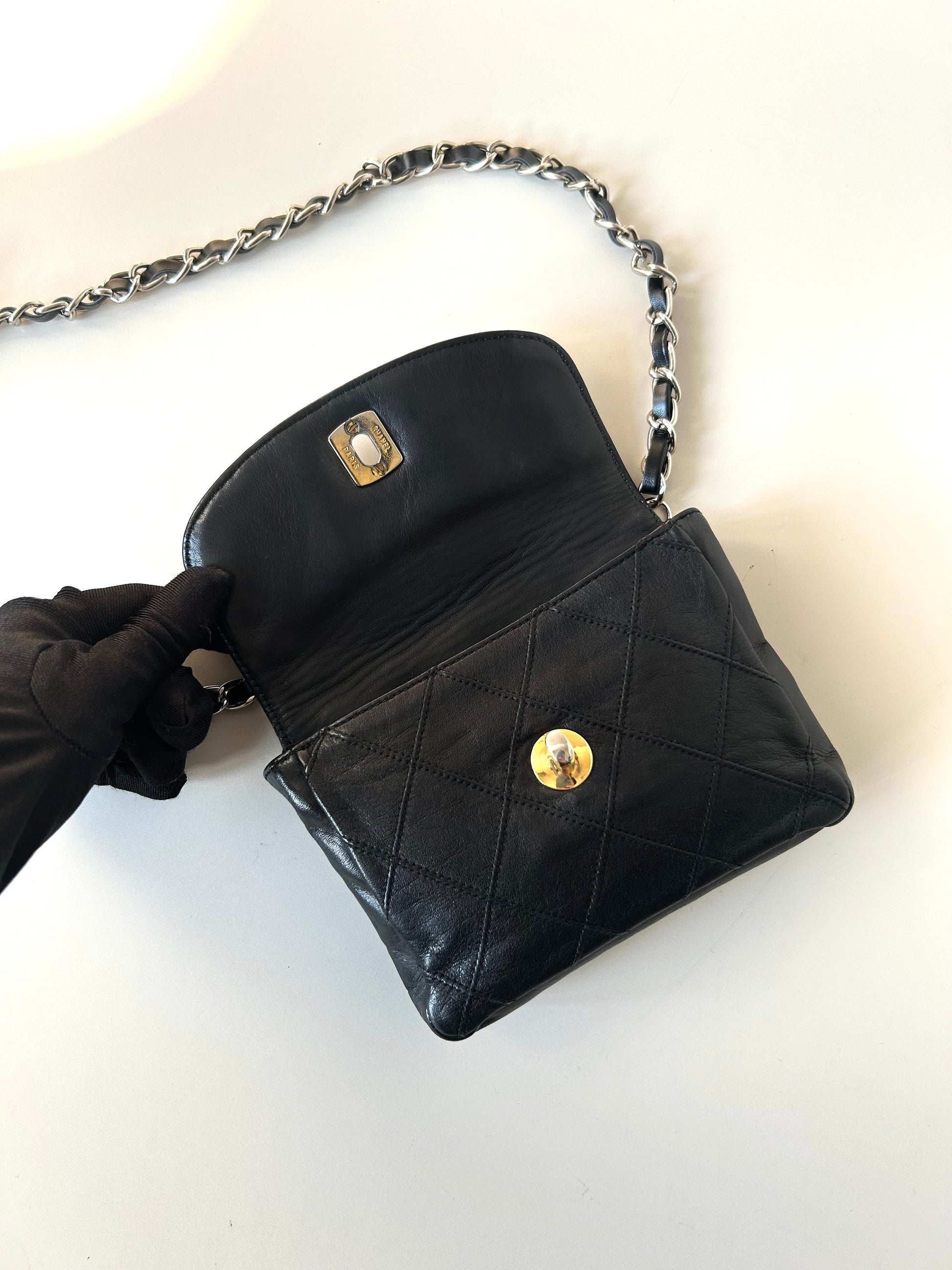 CHANEL rare black leather rotating buckle belt bag/side bag/clutch bag