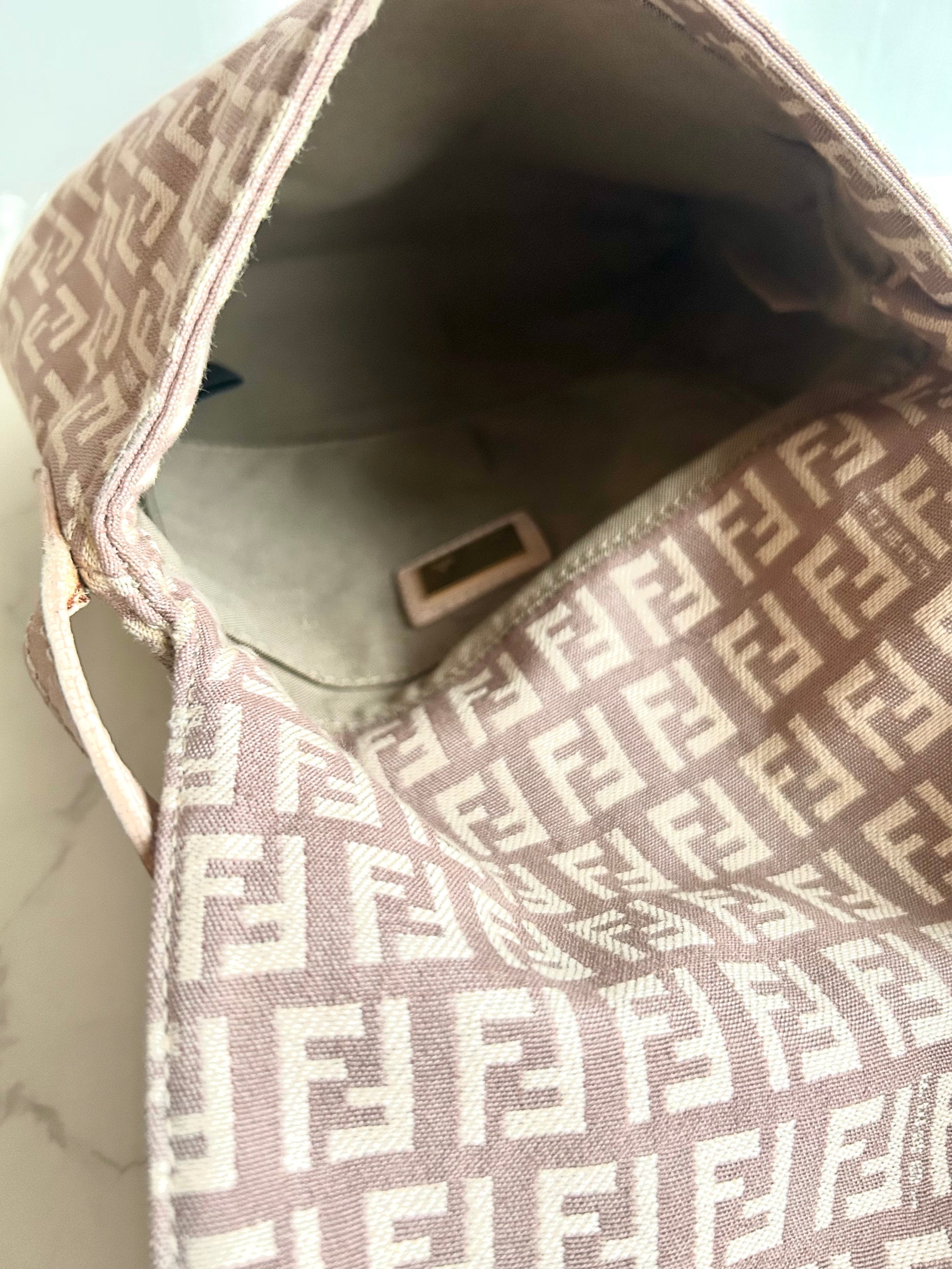 FENDI 稀有Zucca粉紅色老花銀扣豆腐包/側背包/斜背包