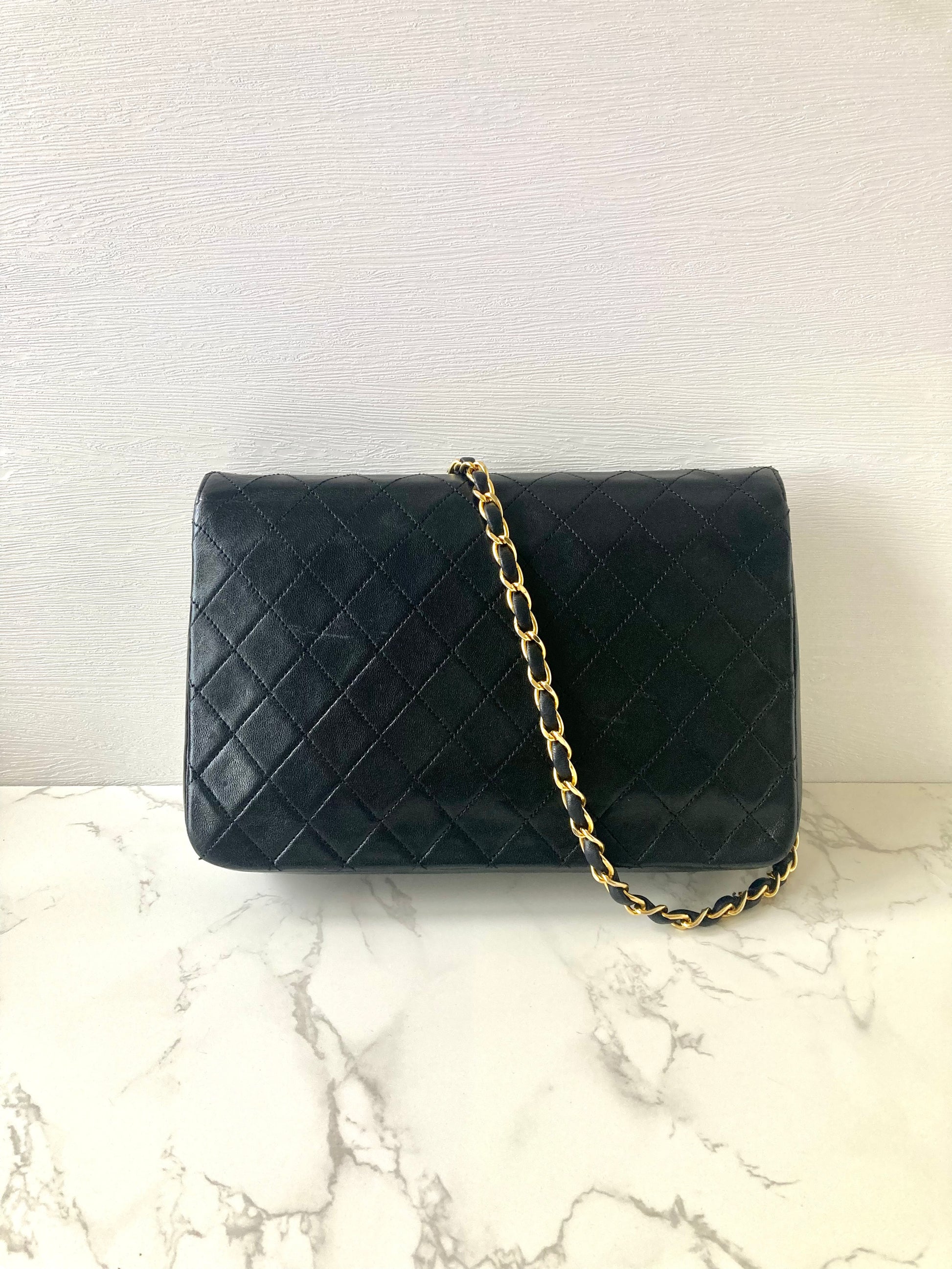 CHANEL Classic 24cm Flap Chain Bag