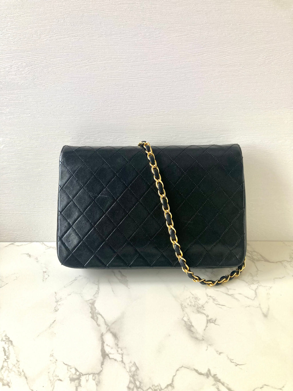 CHANEL Classic 24cm Flap Chain Bag