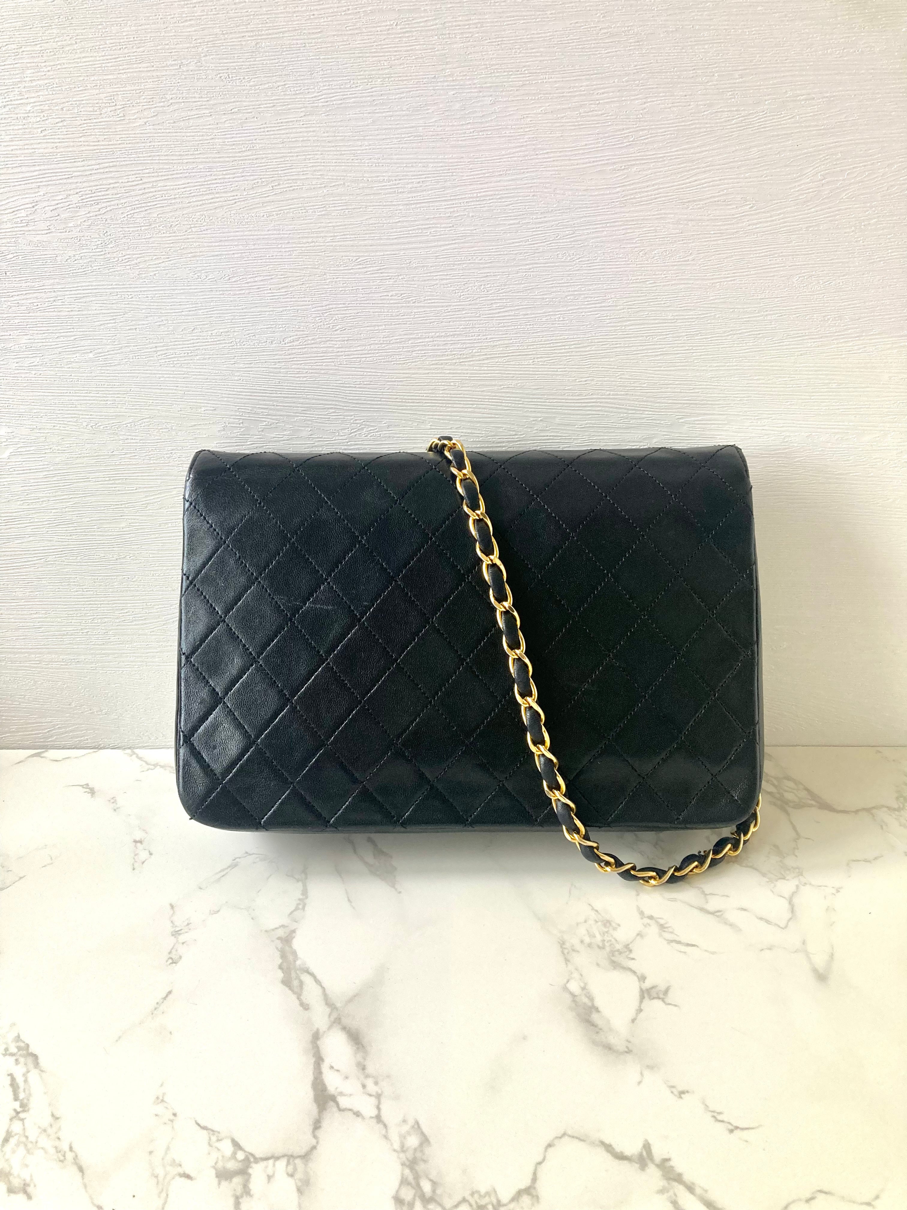 CHANEL Classic 24cm Flap Chain Bag