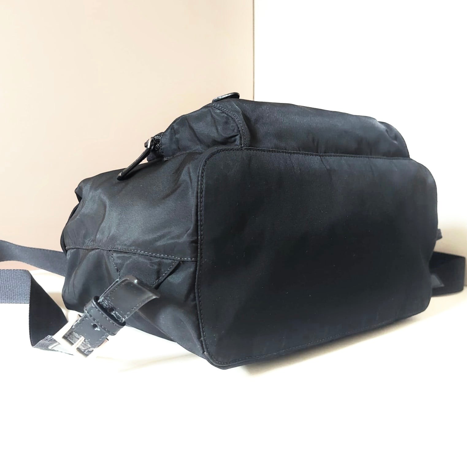 PRADA black silver triangle classic nylon men's and women's backpack/backpack