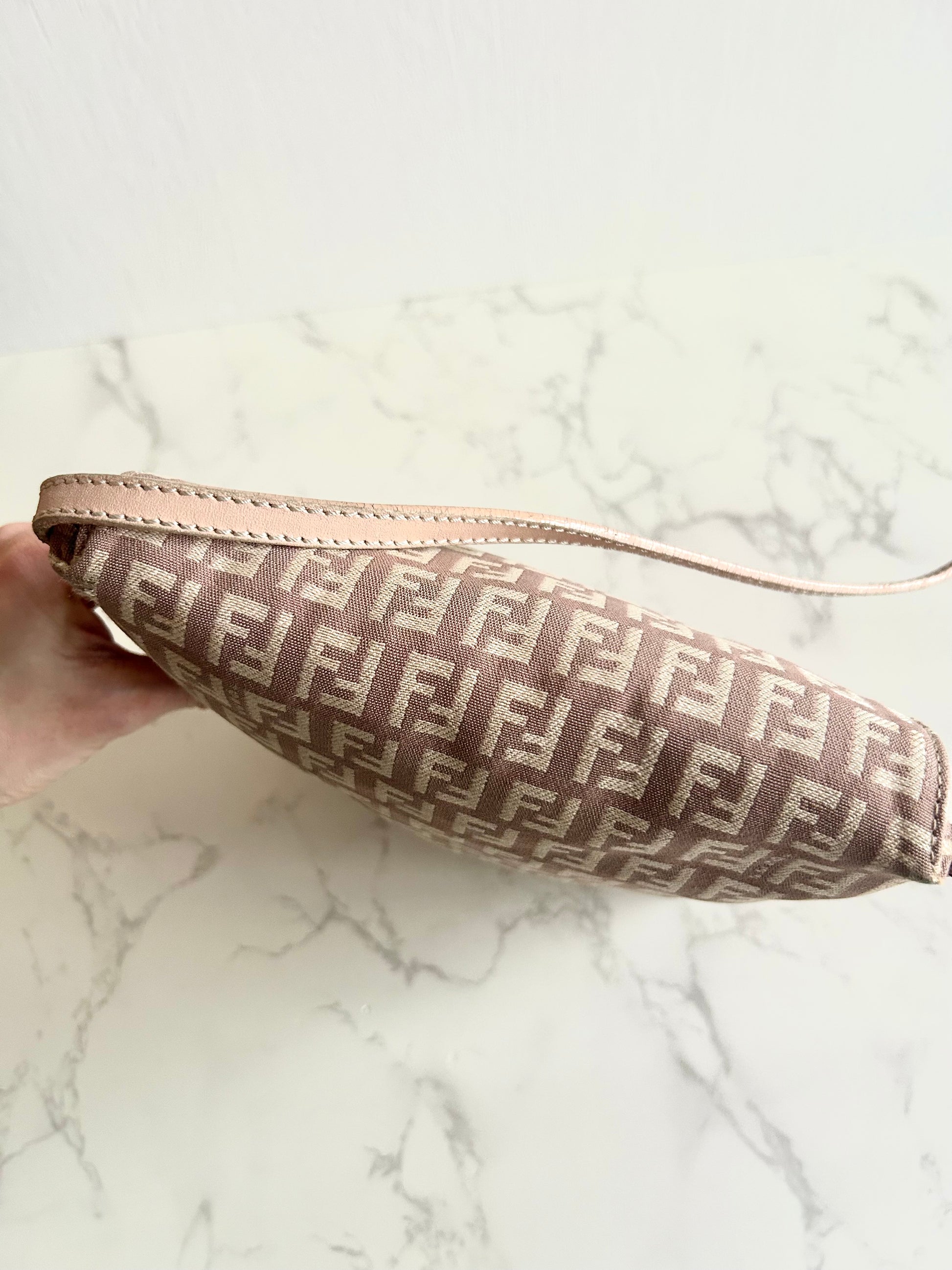 FENDI 稀有Zucca粉紅色老花銀扣豆腐包/側背包/斜背包