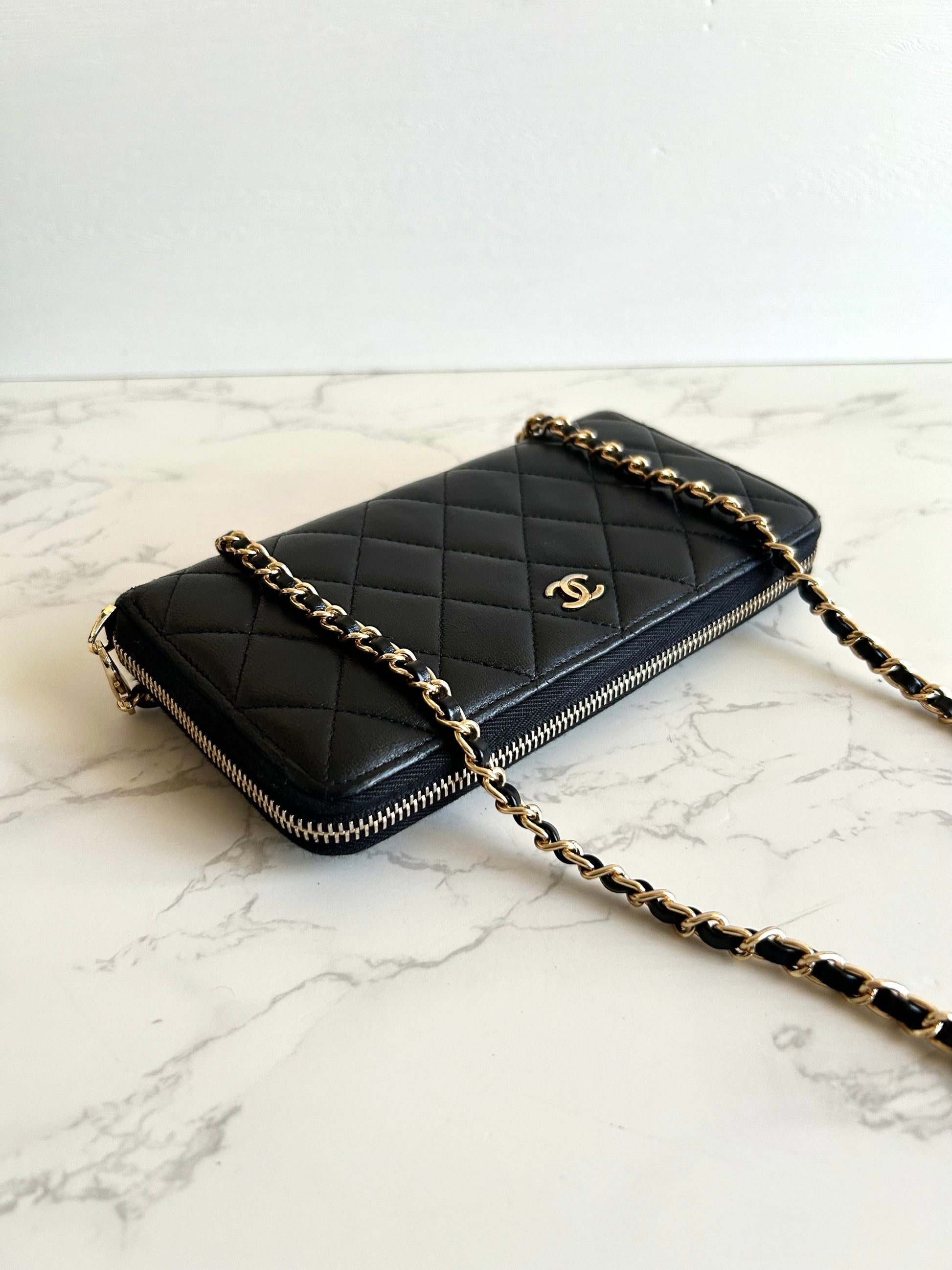CHANEL Black Gold Buckle Lambskin WOC Side Bag/Messenger Bag/Long Wallet