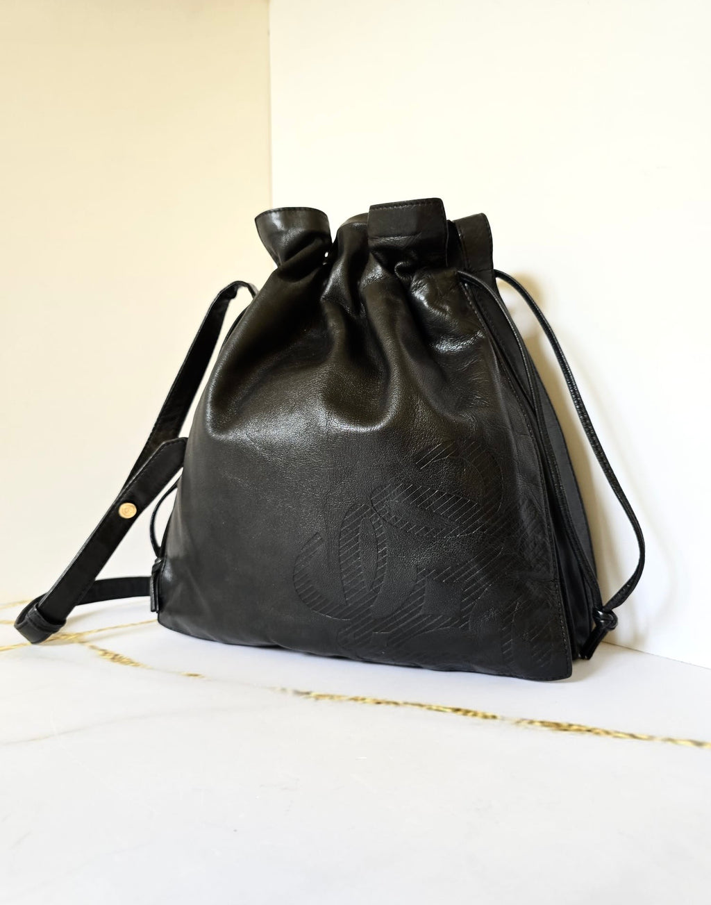 Loewe 黑金色Anagram納帕皮革水桶包 側背包 斜背包