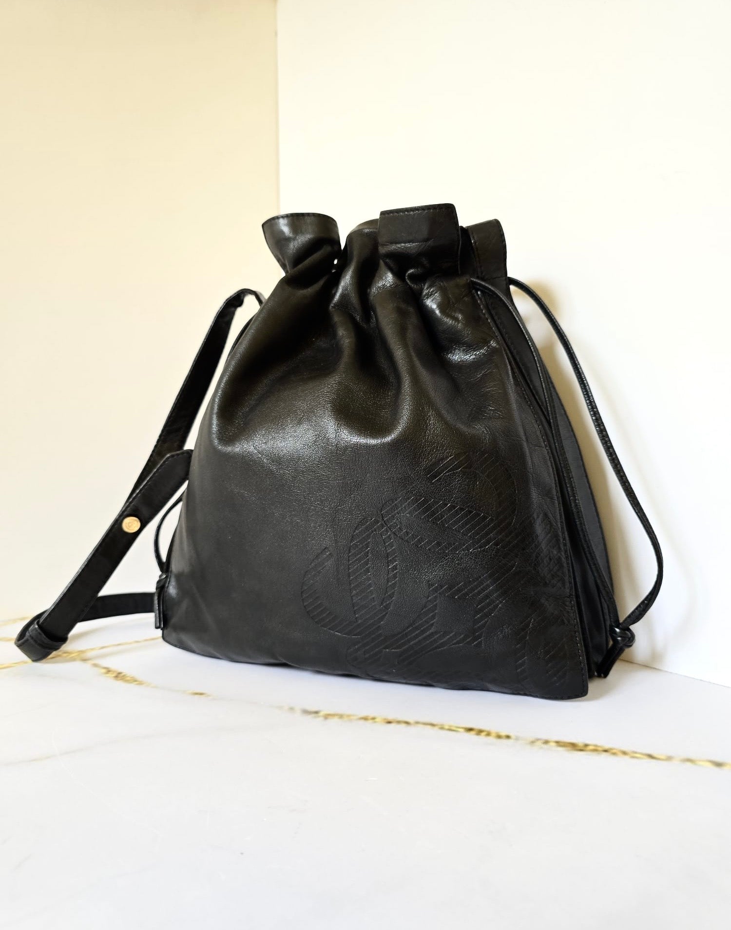 Loewe 黑金色Anagram納帕皮革水桶包 側背包 斜背包