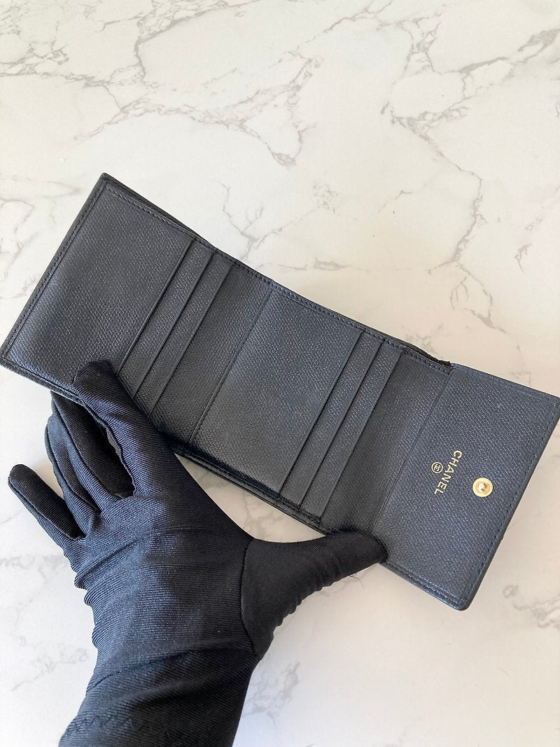 CHANEL Rare Black Cowhide Leather Gold Coin Short Wallet / Small Wallet - Japanese Second-hand Vintage
