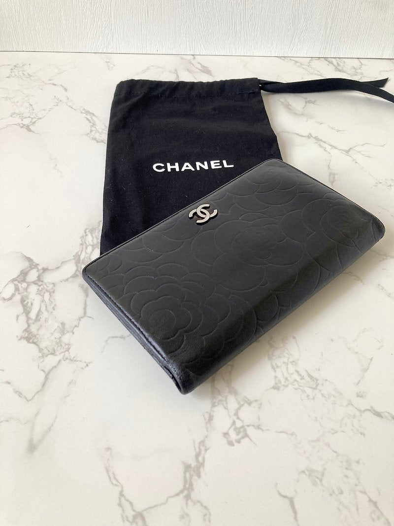 CHANEL Black Camellia Silver Label Leather Long Wallet/Wallet