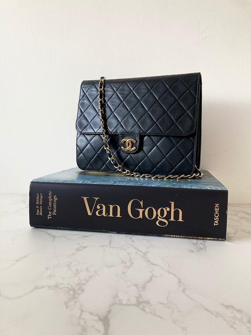 CHANEL classic black gold buckle 22cm Half Flap chain small bag/side backpack/shoulder bag
