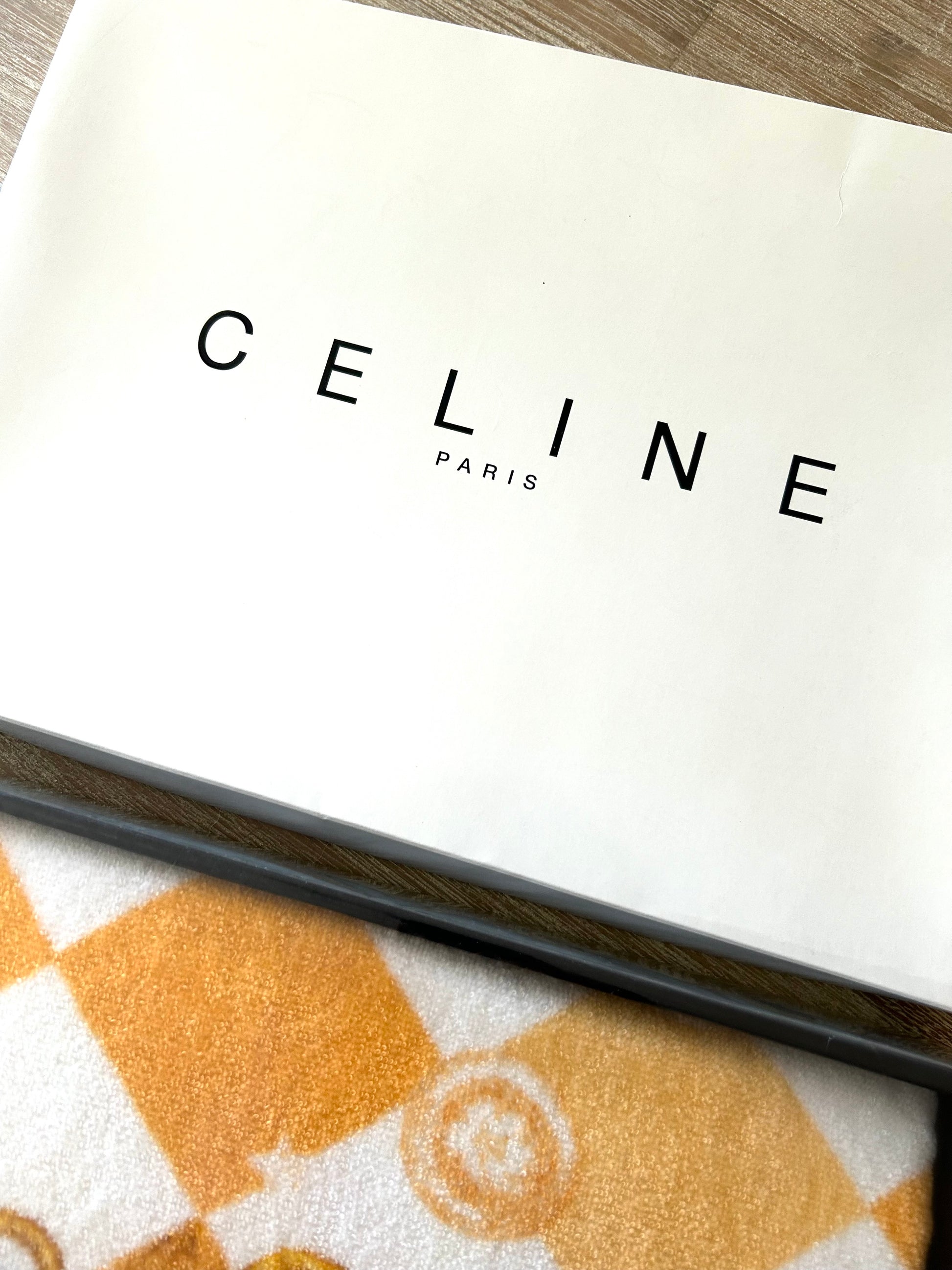女神節滿額 HKD$3888贈品 - CELINE 橙白金環大毛巾連原裝盒 120x60cm