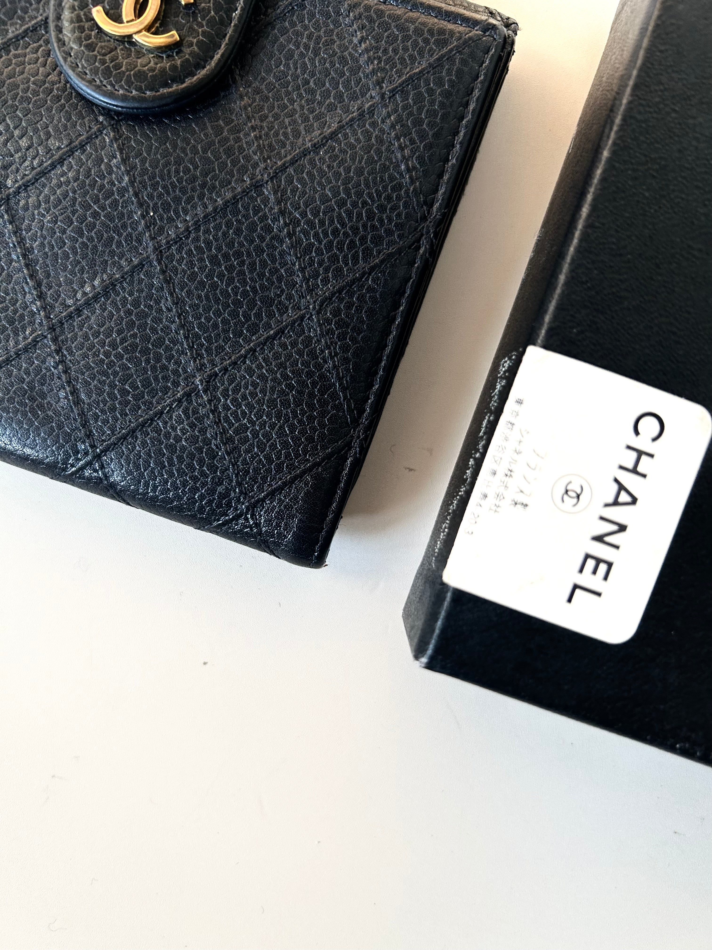 CHANEL rare double-sided gold buckle black caviar cowhide leather short wallet / small wallet / wallet