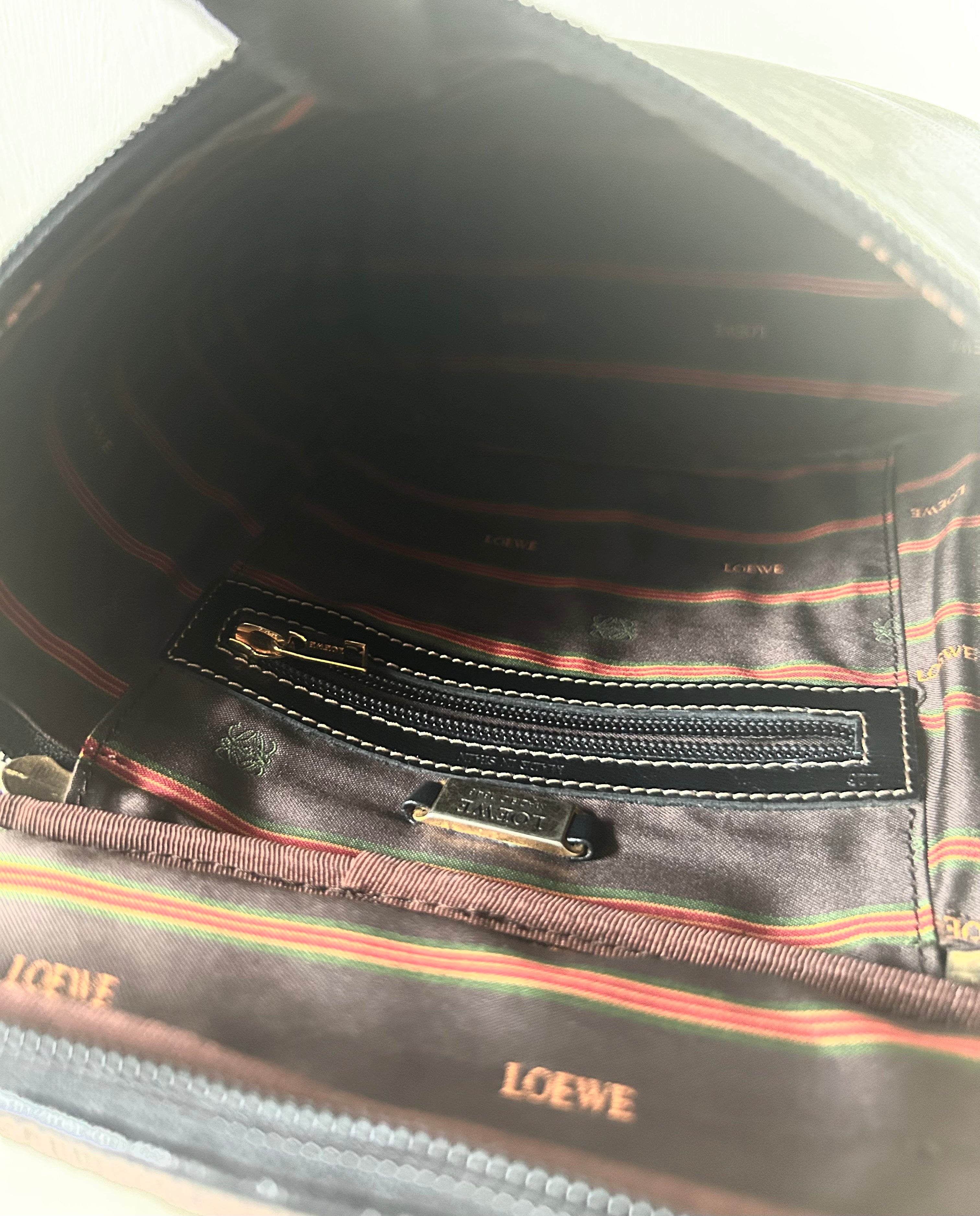 LOEWE gold snake bone black leather box dual-purpose side backpack/oblique backpack/handbag